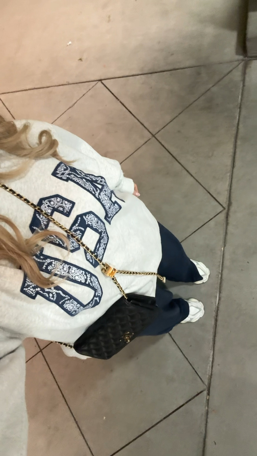 Comfy & cute fit! Love this sweatshirt so much, I do an XL & XL in pants! 🤍