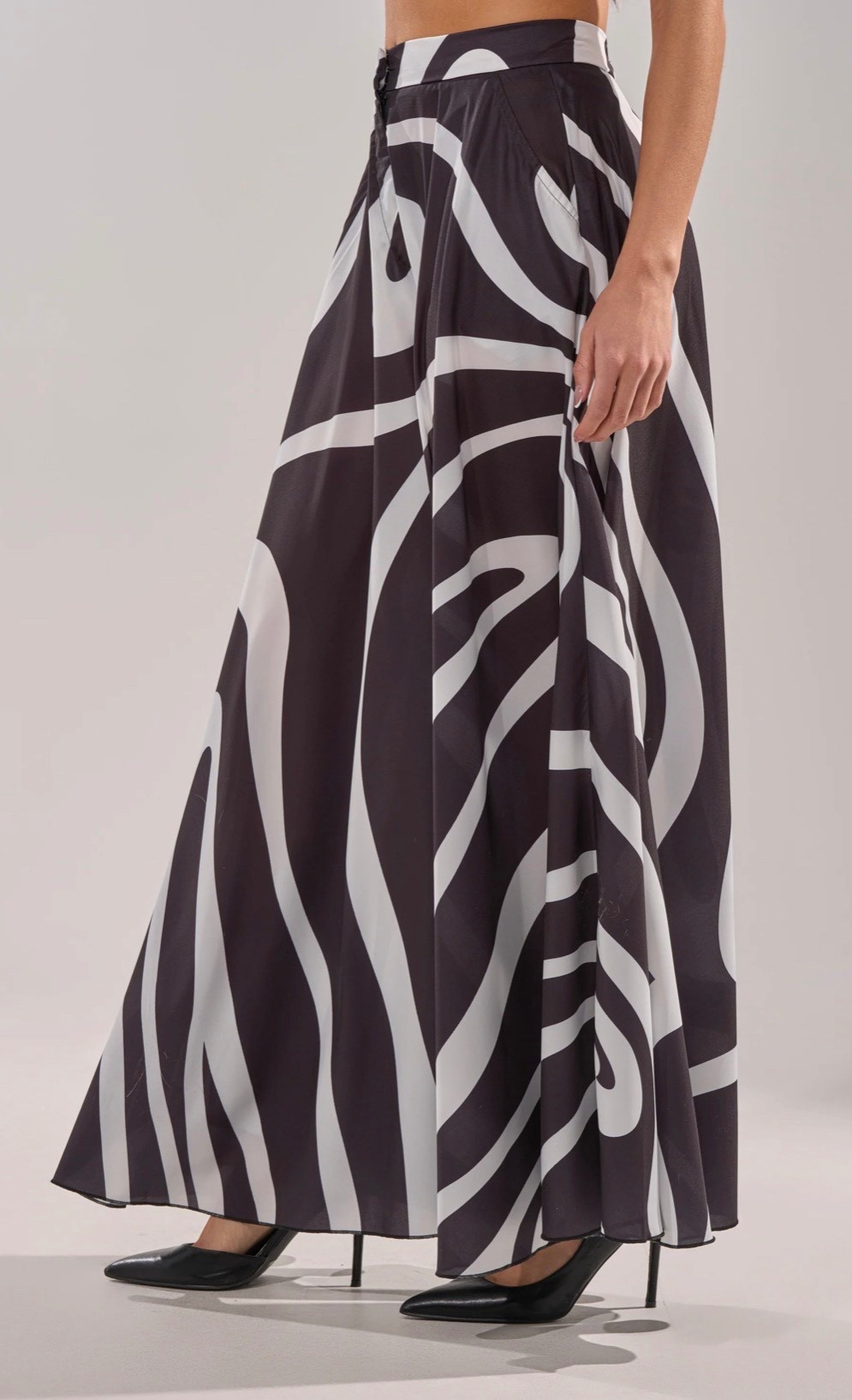 Black and white wide leg pants

#LTKMothersDay #LTKWorkwear #LTKOver40