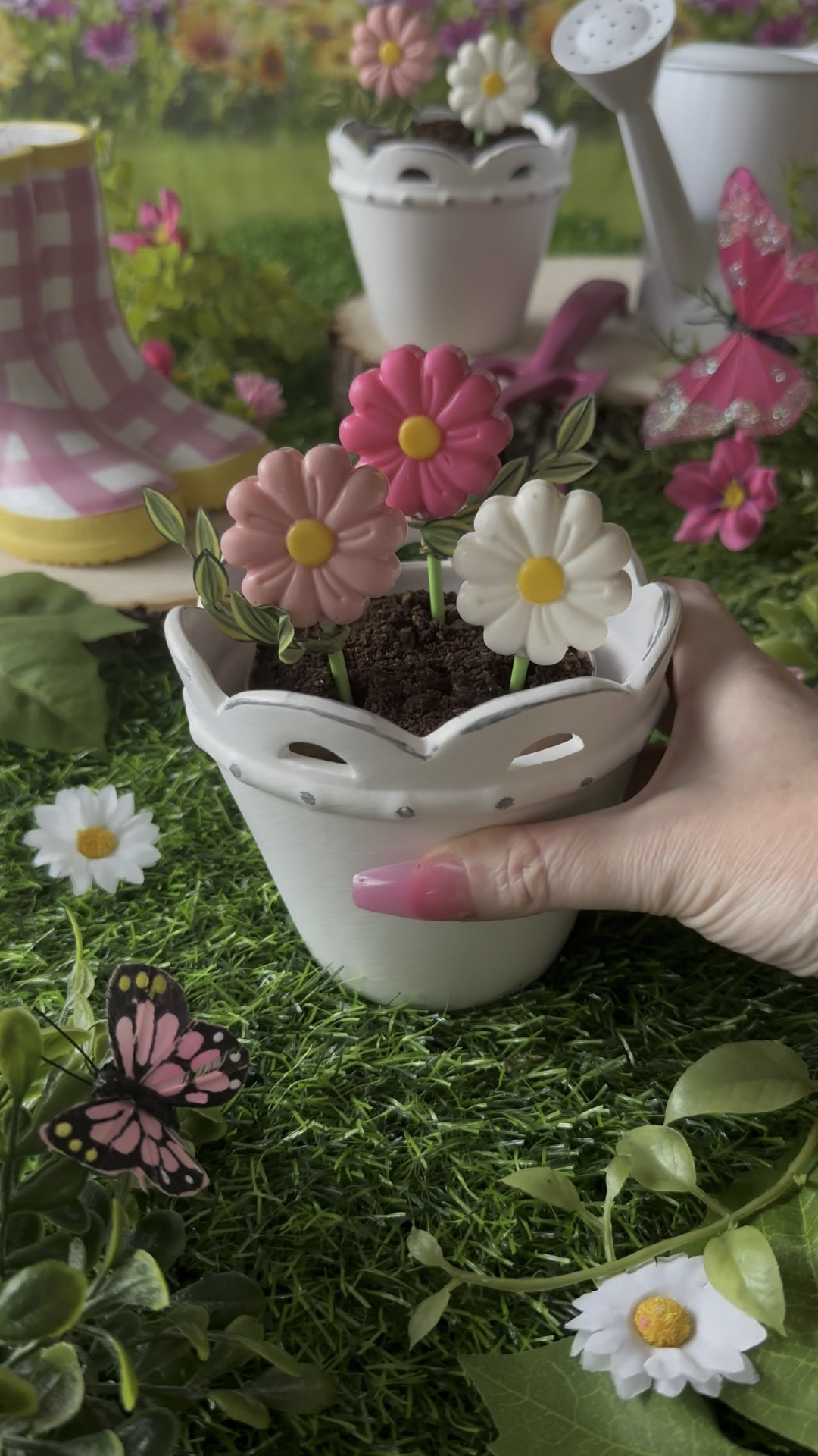 This daisy dirt cake in a flower pot is a fun treat for spring! 

#LTKParties #LTKSeasonal