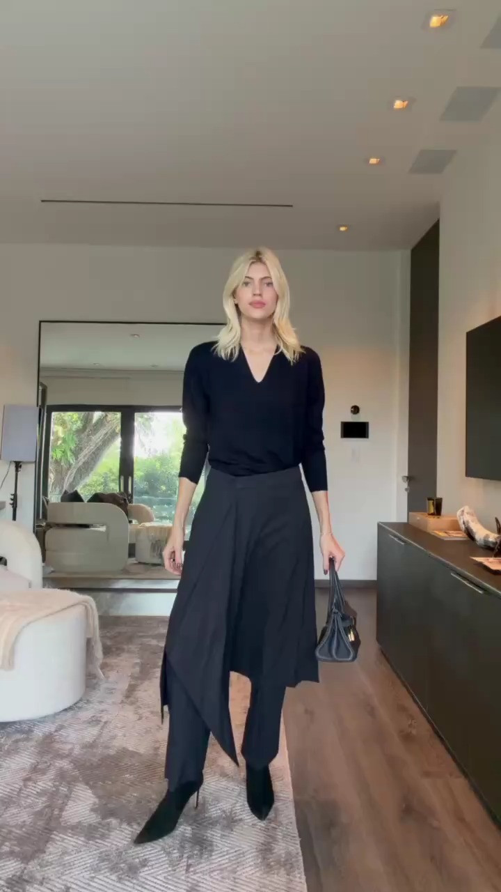 How cool are these pants?! Love the skirt/pant trend right now ✨ Very into navy right now! 

 #LTKSeasonal #LTKStyleTip #LTKItBag