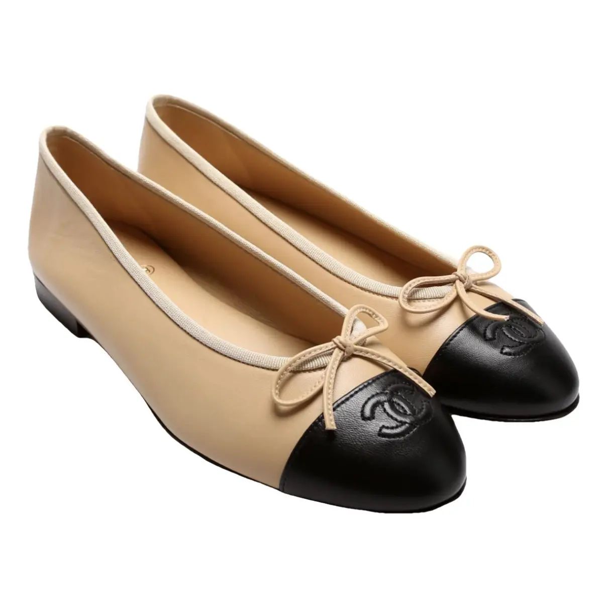 ChanelLeather flats37EUNever wornBeige, Leather$1,375$1,182.50$30 discount with the code* WELCOME... | Vestiaire Collective (Global)