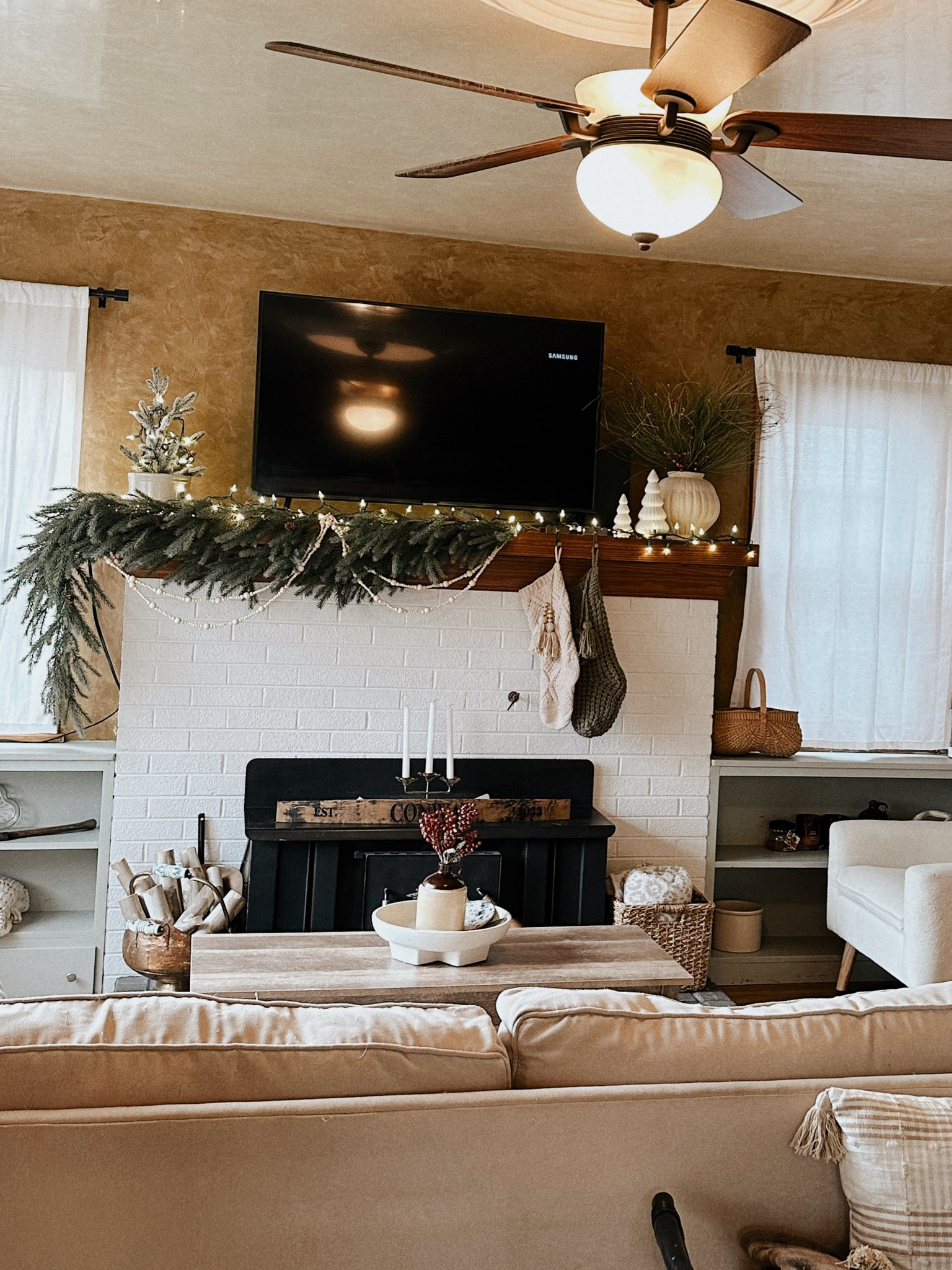 mantle styling

#LTKHoliday #LTKSeasonal #LTKHome