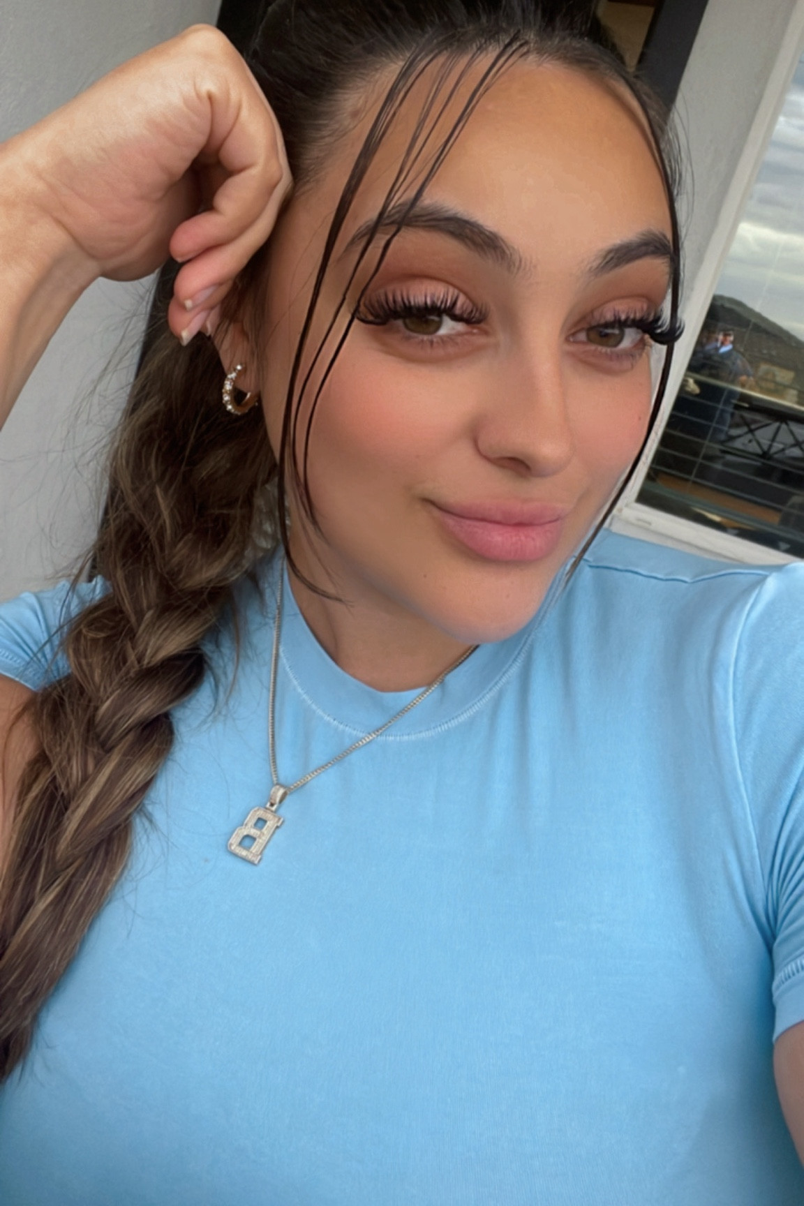 One of my favorite skims colors 🌟
This blue is so beautiful and the material of this vintage tee is so comfortable! 
You can truly dress this up or down! 
I’m wearing a size small 🫶🏼