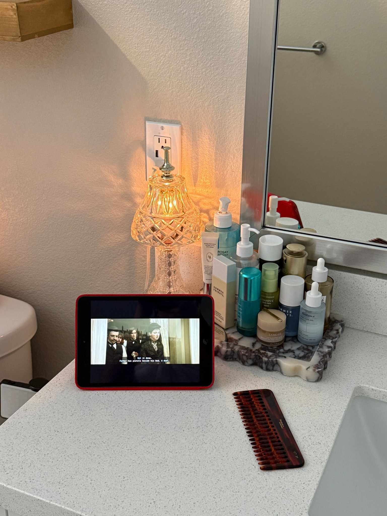 Cute bathroom counter 