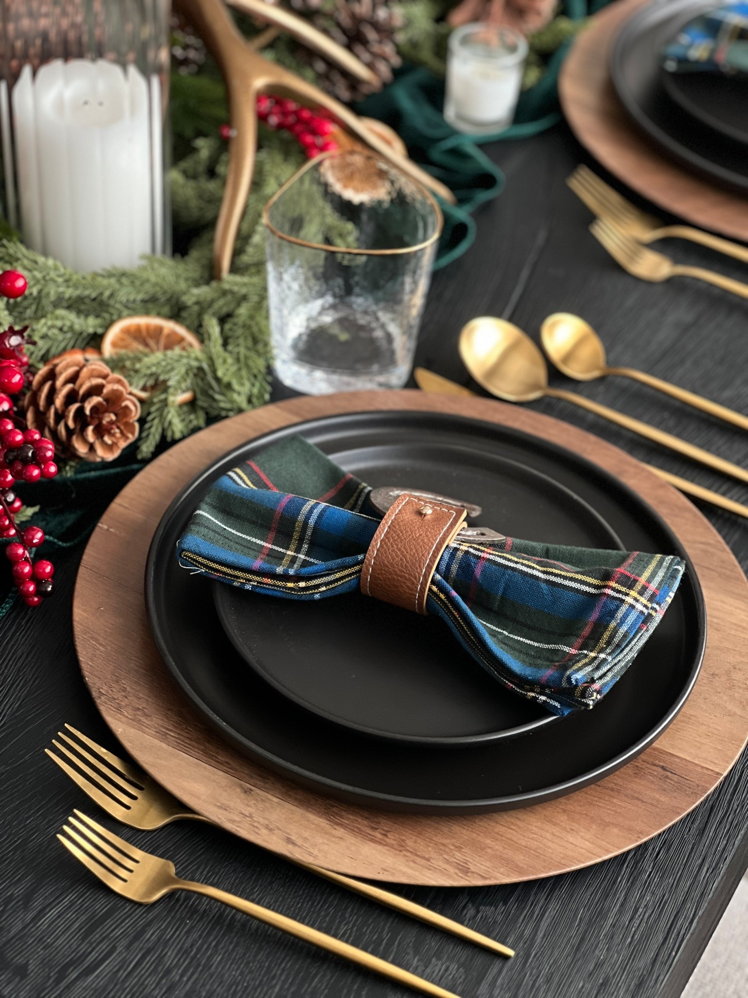 Ralph Lauren Christmas tablescape! Ralph Lauren lodge style, leather napkin rings, horseshoes, deer tablescape decor, rustic centerpiece