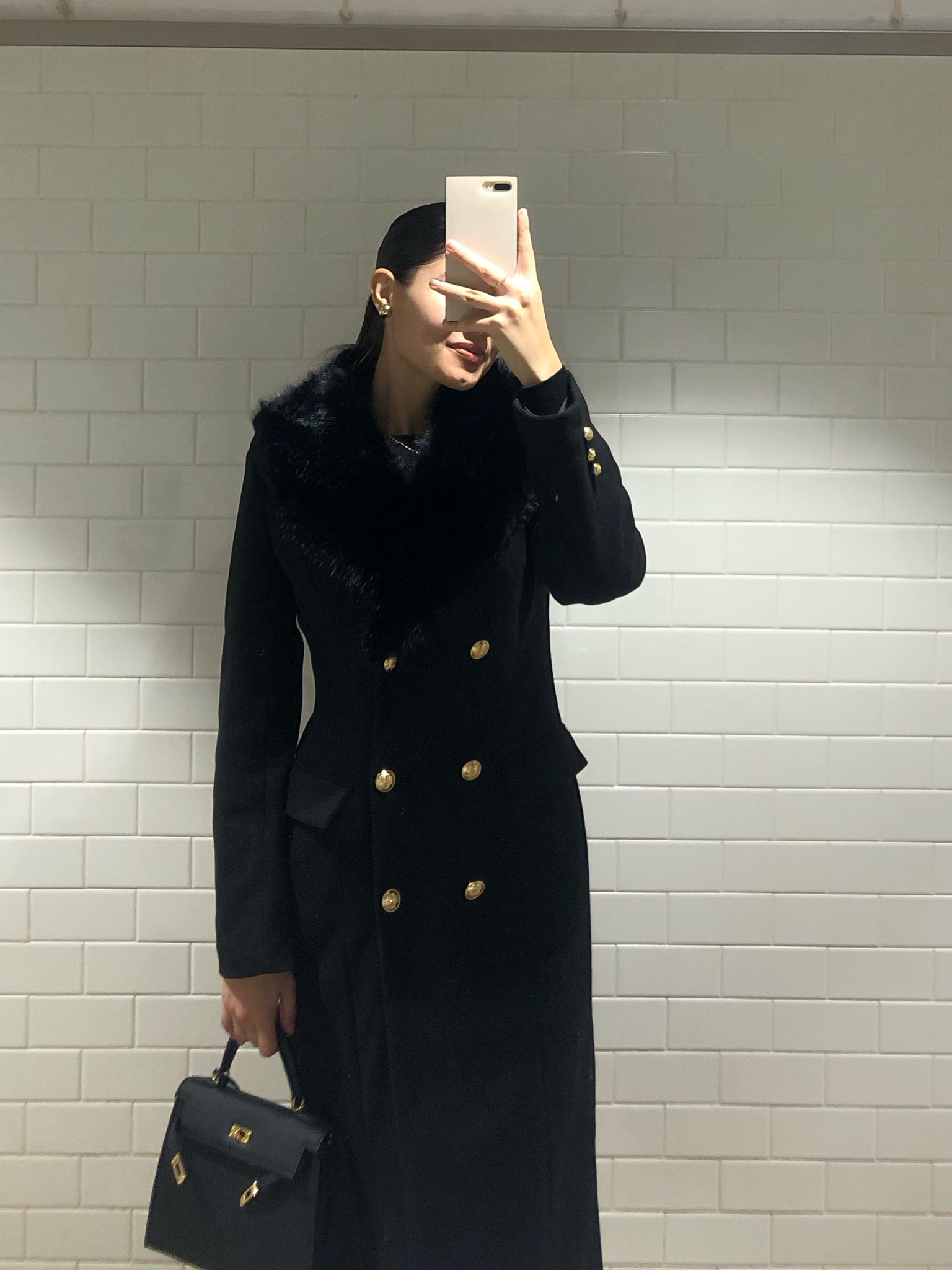 Elegant old money black winter coat - affordable 

#LTKstyletip #LTKSeasonal #LTKfindsunder100