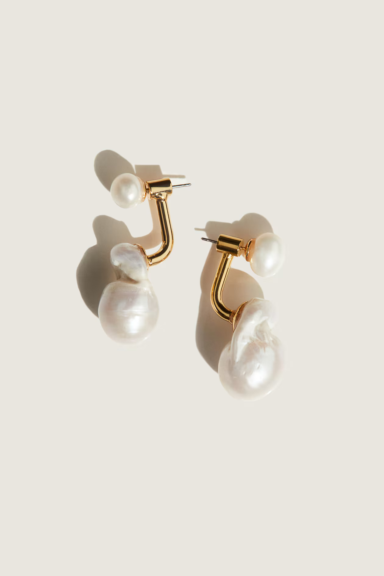 Gold-plated pearl earrings - White/Gold-coloured - Ladies | H&M GB | H&M (UK, MY, IN, SG, PH, TW, HK)