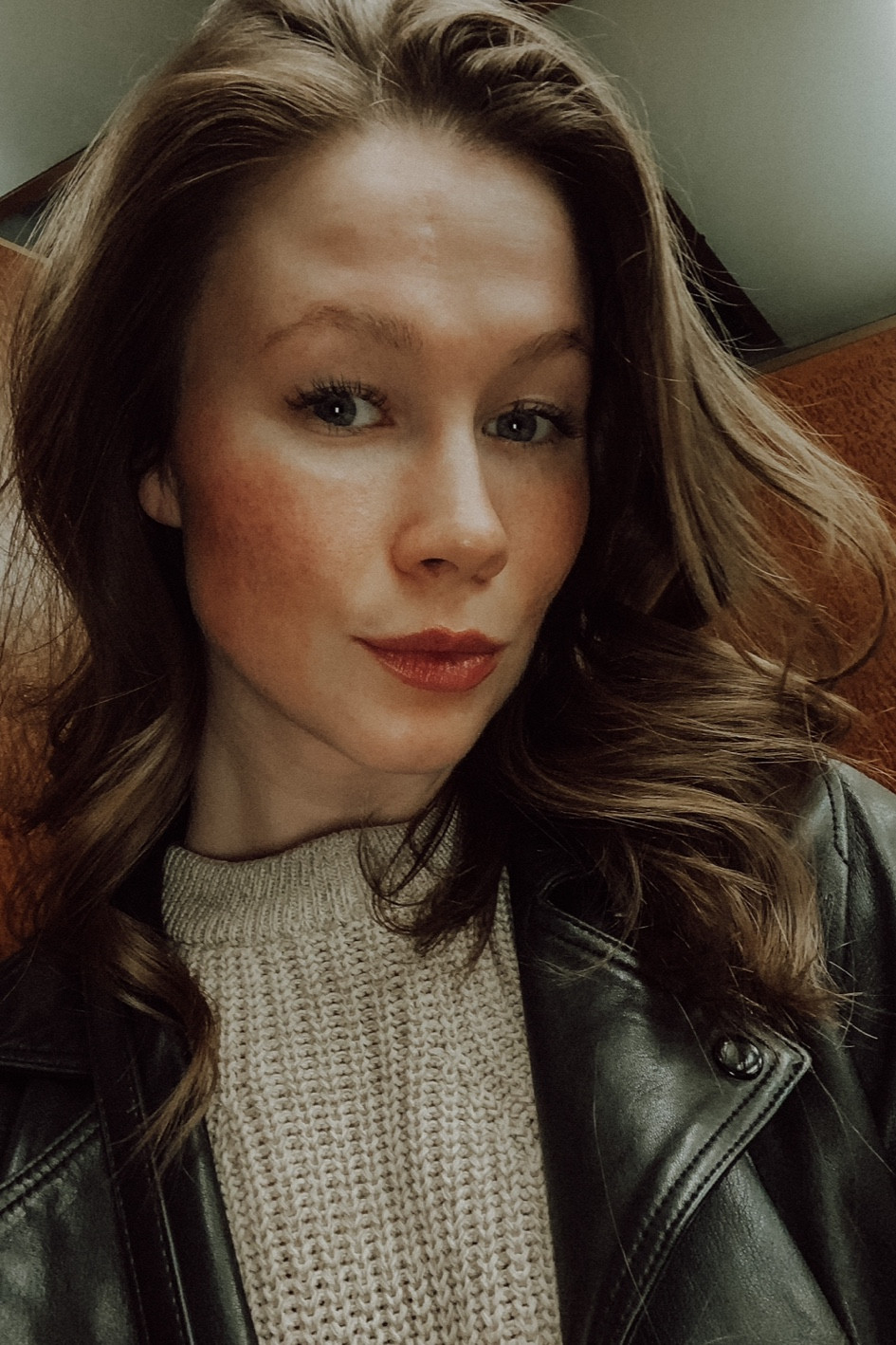 Leather jacket weather is here! 

Gretchen wears a black cropped leather biker jacket in size 12 for an oversized fit, and a beige cotton fisherman sweater in size S.

The jacket comes in suede and leather, with a variety of colors.

The sweater is under $50 and comes in a variety of colors.

#LTKSeasonal #LTKFindsUnder50 #LTKStyleTip