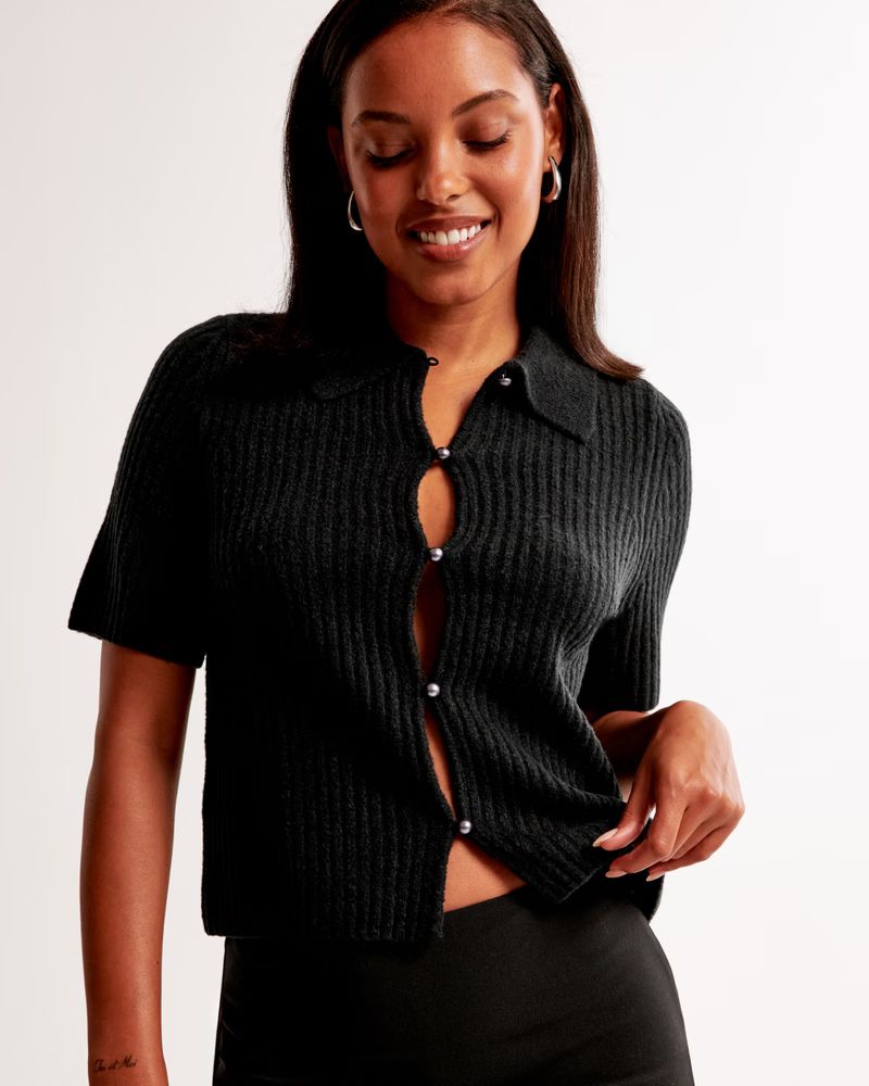 Women's Short-Sleeve Pearl Button Collared Cardigan | Black Sweater | Black Tee | Abercrombie & Fitch (US)