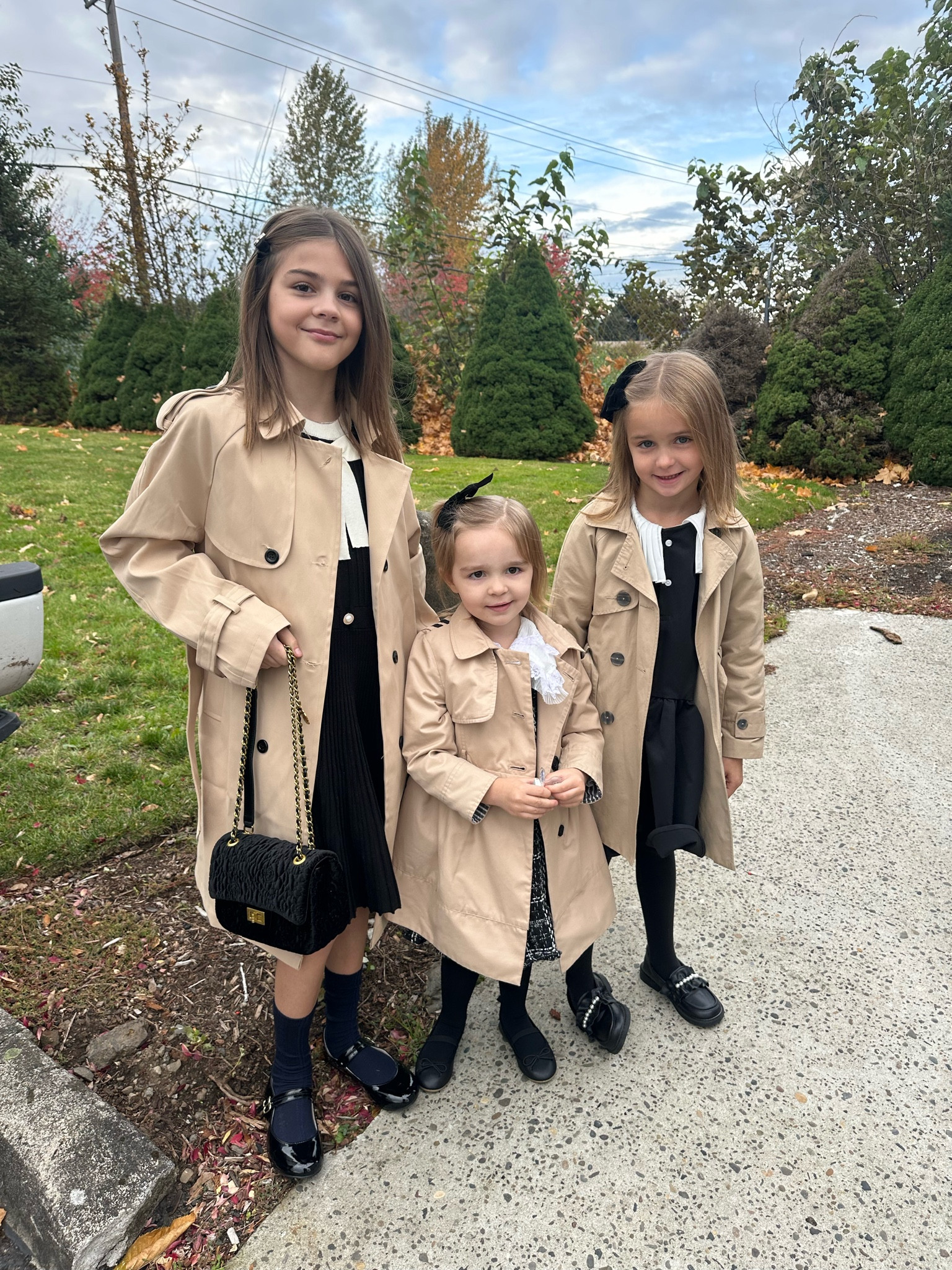 My oldest daughter Chloe’s trench coat🫶 quality is amazing and at a decent price🙌

#LTKFamily #LTKFindsUnder50 #LTKKids