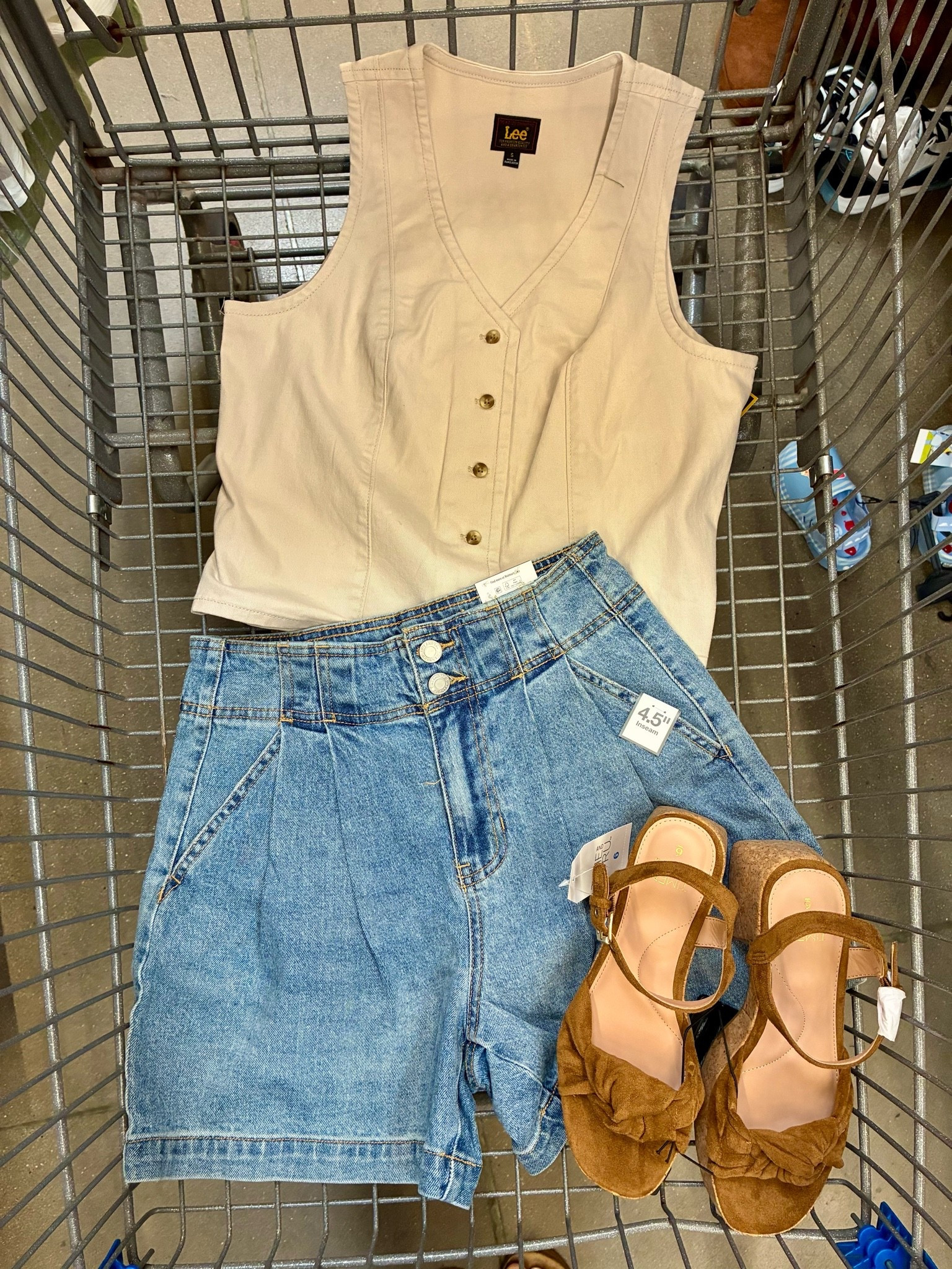 I am loving this vest and these pleated shorts

#LTKdayinmylife #LTKgrwm #LTKmomlife