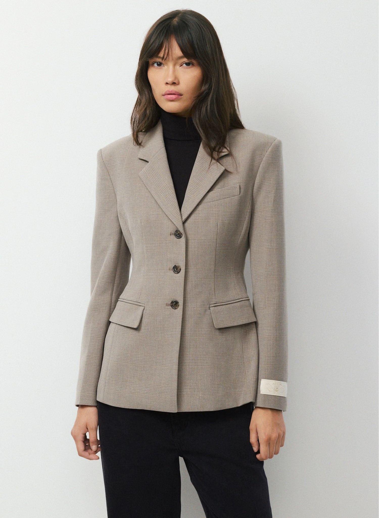 10 pieces to buy in September that you’ll wear through the Holidays 🍂

1. A structured blazer
2. Straight Leg Denim
3. A lightweight Knit Sweater
4. Classic Loafers
5. A Trench Coat
6. A Neutral Handbag
7. A Versatile Midi Dress
8. Leather Accessories
9. Elevated Basics
10. Ankle Boots

#LTKootd #LTKSeasonal #LTKWorkwear