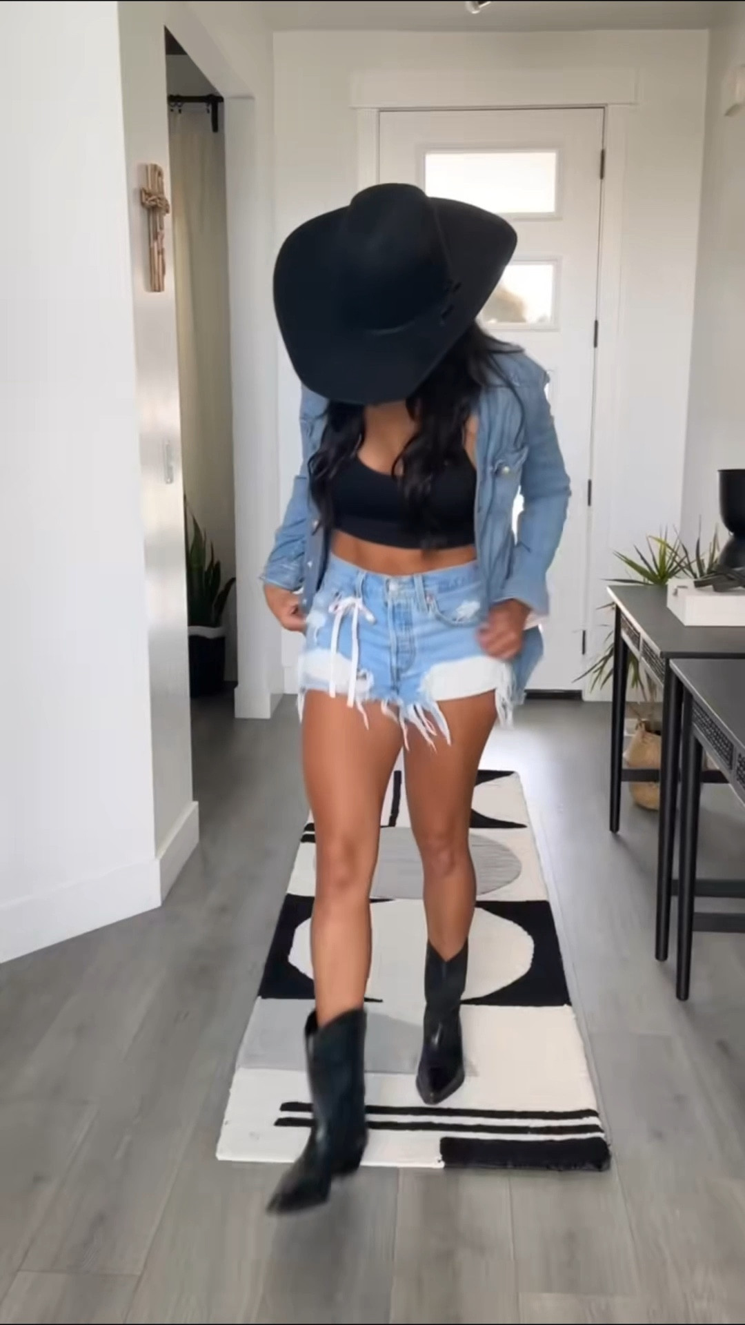 It's Country Concert Season! Ship the best deals! 

#concert #country #summer #cowboyboots #festival #amazon

#LTKStyleTip #LTKFestival