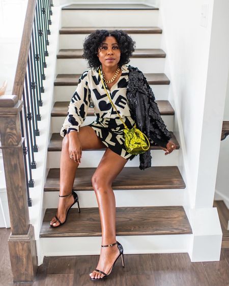 Sequins bags are a perfect way to a pop to any look. Linked a few of my faves at different price points

Linked my sequins blazer below

https://adebyfemi.com/products/charlie?_pos=15&_sid=3cbd760b2&_ss=r

#LTKSeasonal #LTKGiftGuide #LTKparties