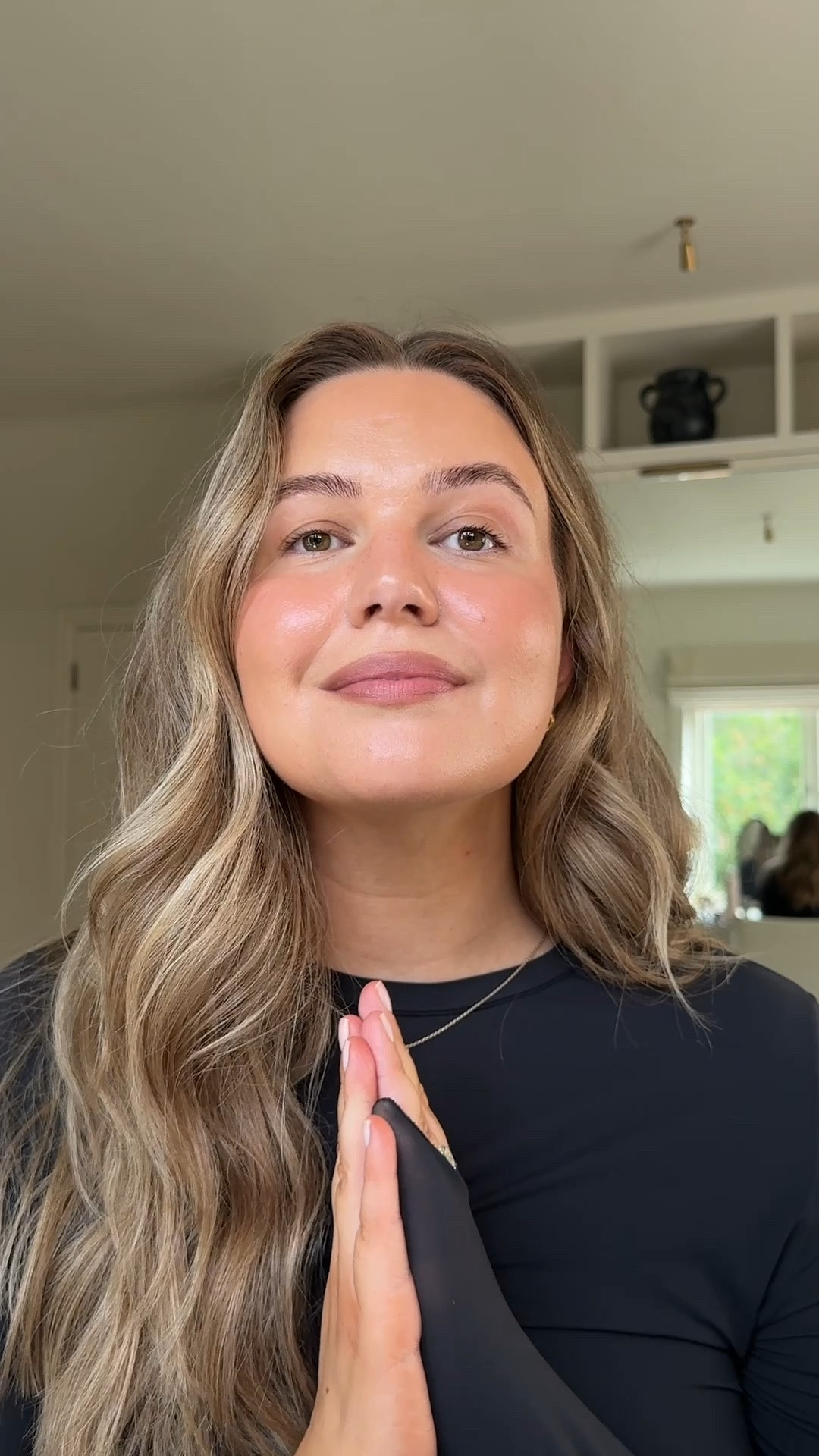 Hailey Bieber’s Full Makeup Routine:

Rhode Glazing Milk
Rhode Highlight Milk 02
Rhode lip peptide - Toast
Hourglass skin tint - Shade 6
Hourglass foundation brush
Kosas brightener - Magic
Kosas Concealer - 2.5C
Hourglass concealer brush
Tom Ford bronzer / highlight duo - 0.5
Hourglass double-ended brush
Rhode pocket blush - Tan Lines
Hourglass blush brush
Hourglass mascara
Tarte freckle pen
Rhode lip shaper - Twist
Truffle serum spray
****Extras****
B diamond necklace
Black skims t-shirt - XL

#LTKluxury #LTKautumn #LTKbeauty
