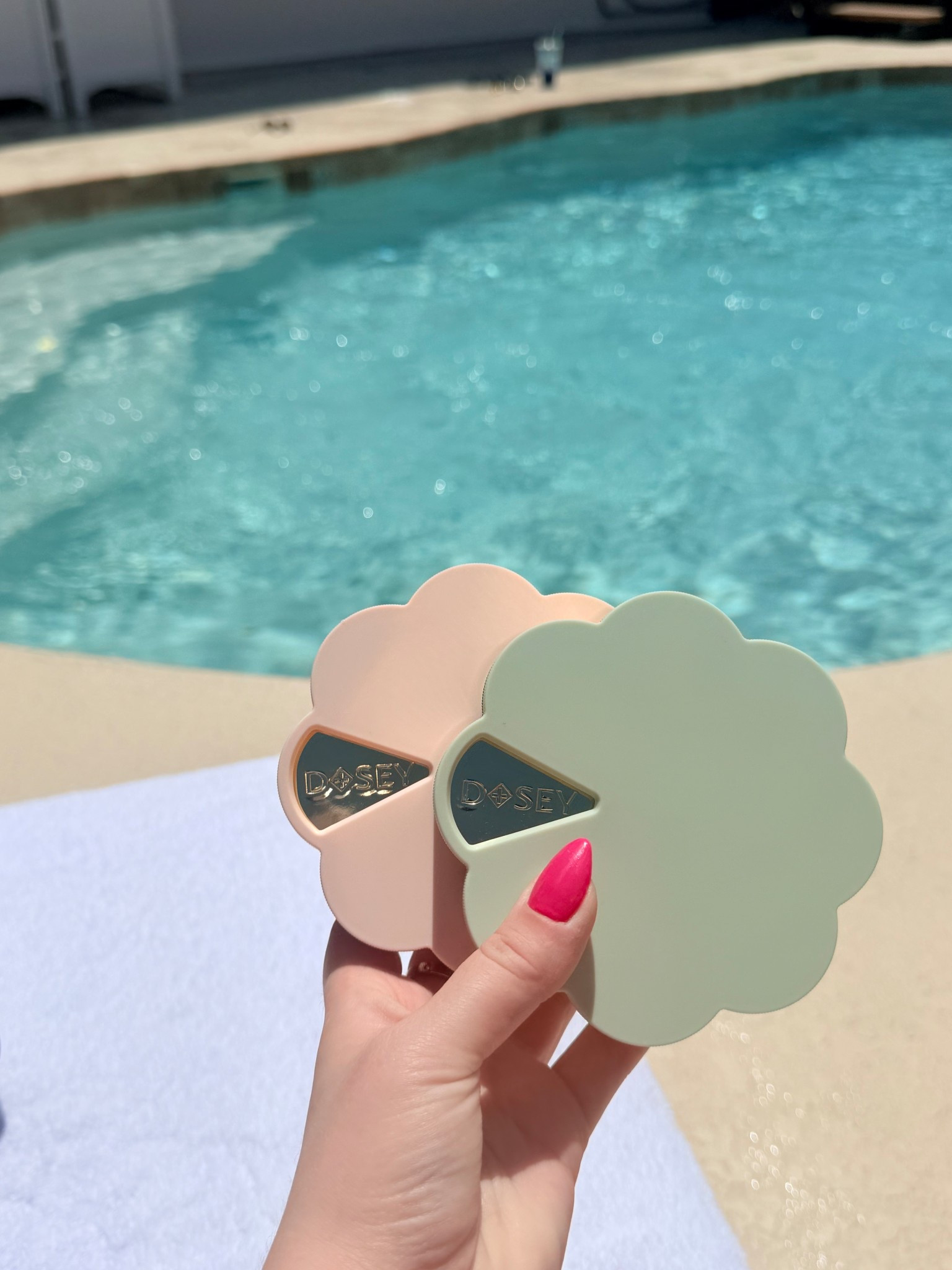 The only medicine container you need, perfect for on the go, get one for nighttime and daytime. Also these make the perfect gift 🤍 @Dosey 