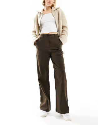 Urban Threads - Pantaloni sartoriali marrone cioccolato | ASOS (Global)
