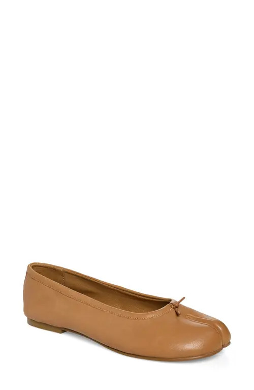 Steve Madden Calico Split Toe Ballet Flat in Tan Leather at Nordstrom, Size 5 | Nordstrom