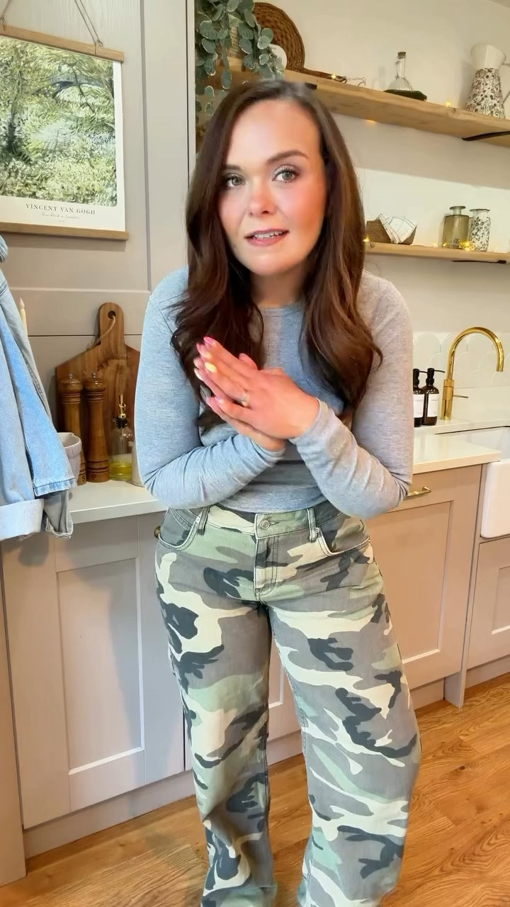 OOTD: Mum of 3 

Thanks to you guys, I kept my cargo trousers and I may be reenacting an All Saints music video for my own enjoyment very soon. But this is what I’m wearing today! Here’s hoping I don’t accidentally tip any Tesco cocoa puffs on the floor anytime soon. 🙃

#mumof3 #ootd #outfitoftheday #midsizestyle #uksize12