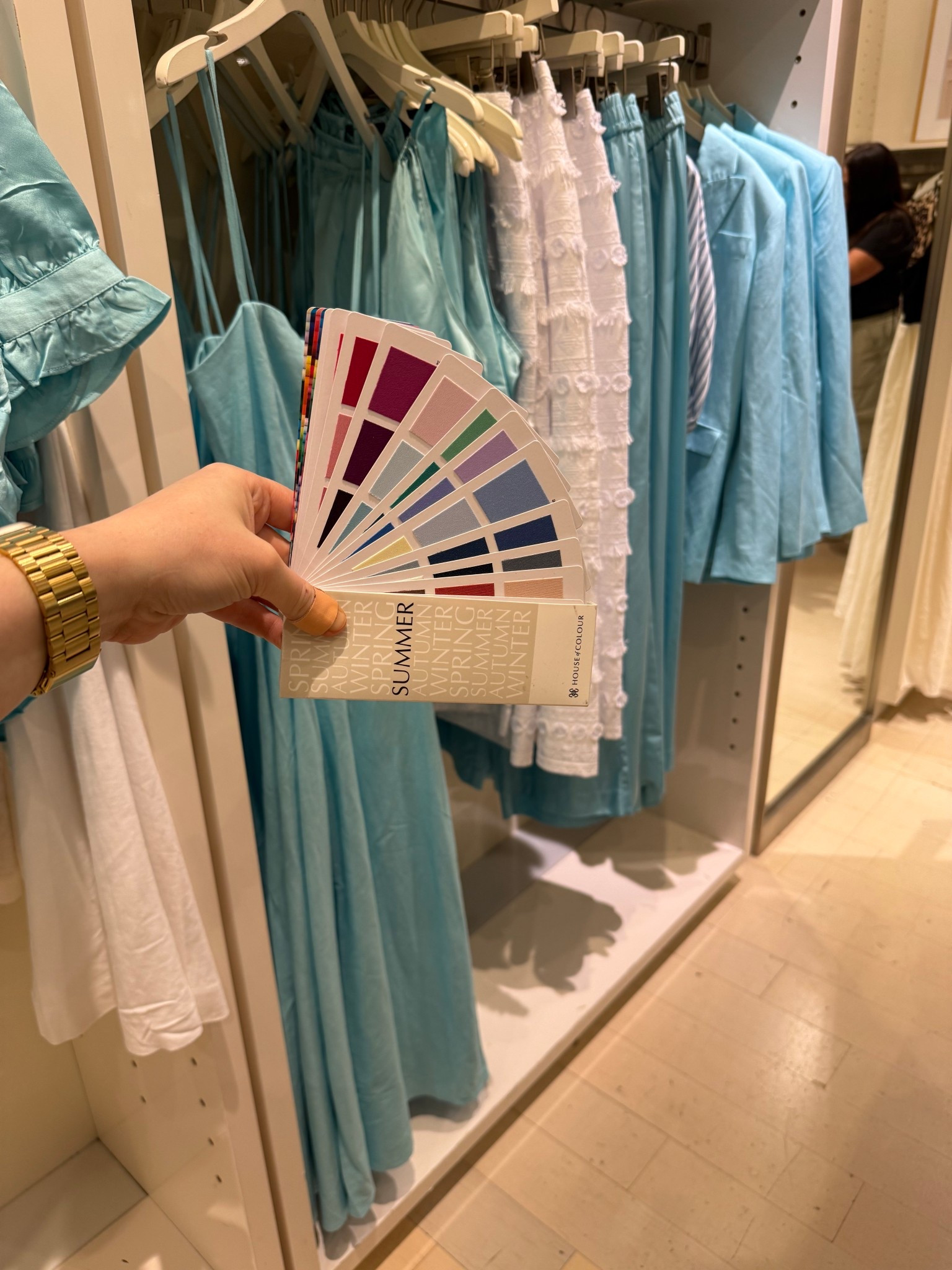 A stunning blue palette for #hocsummer at Ann Taylor. Big end of summer sales. 