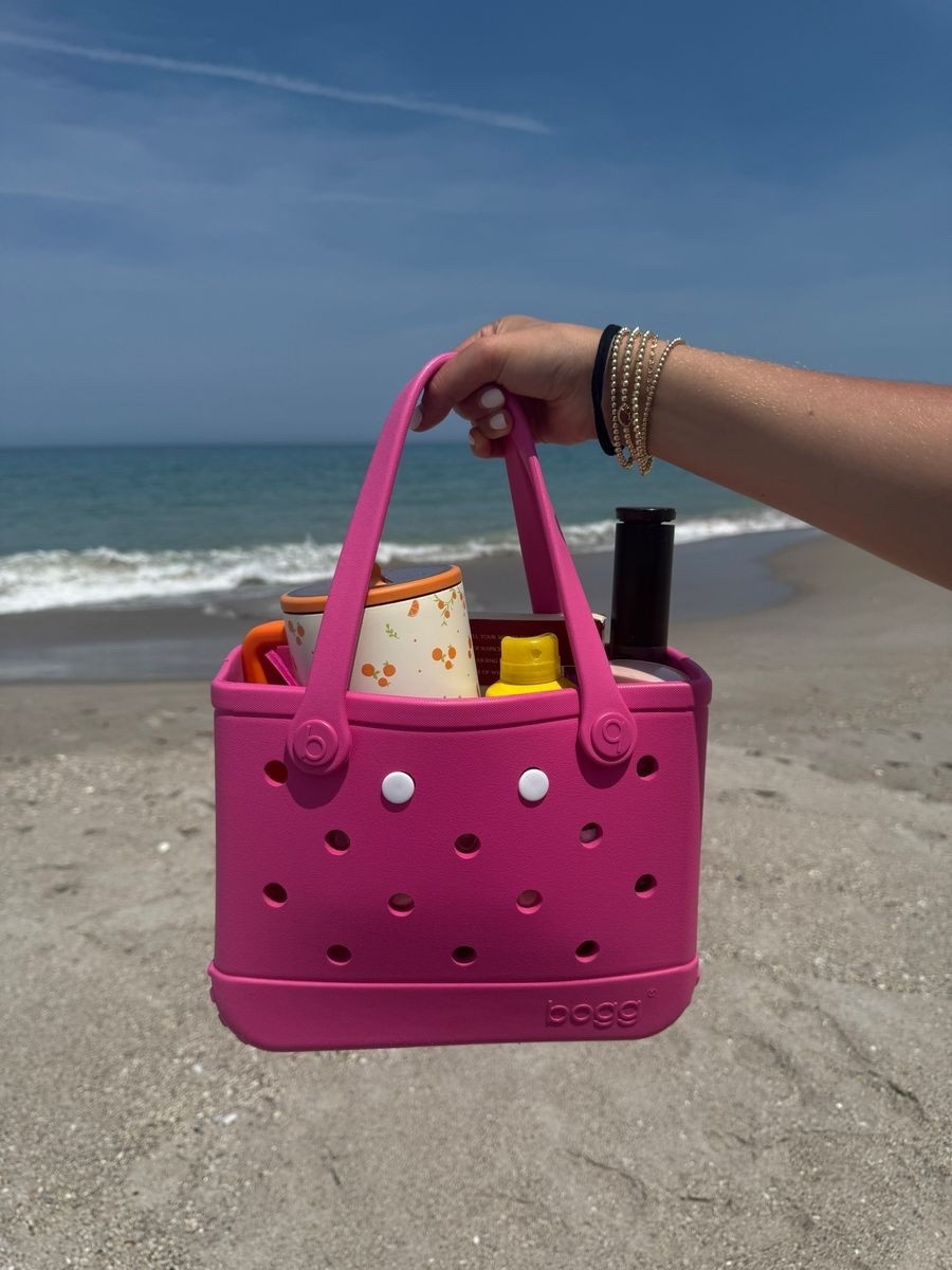 what’s is my beach bag ☀️ 

#LTKmomlife #LTKdayinmylife #LTKBeauty