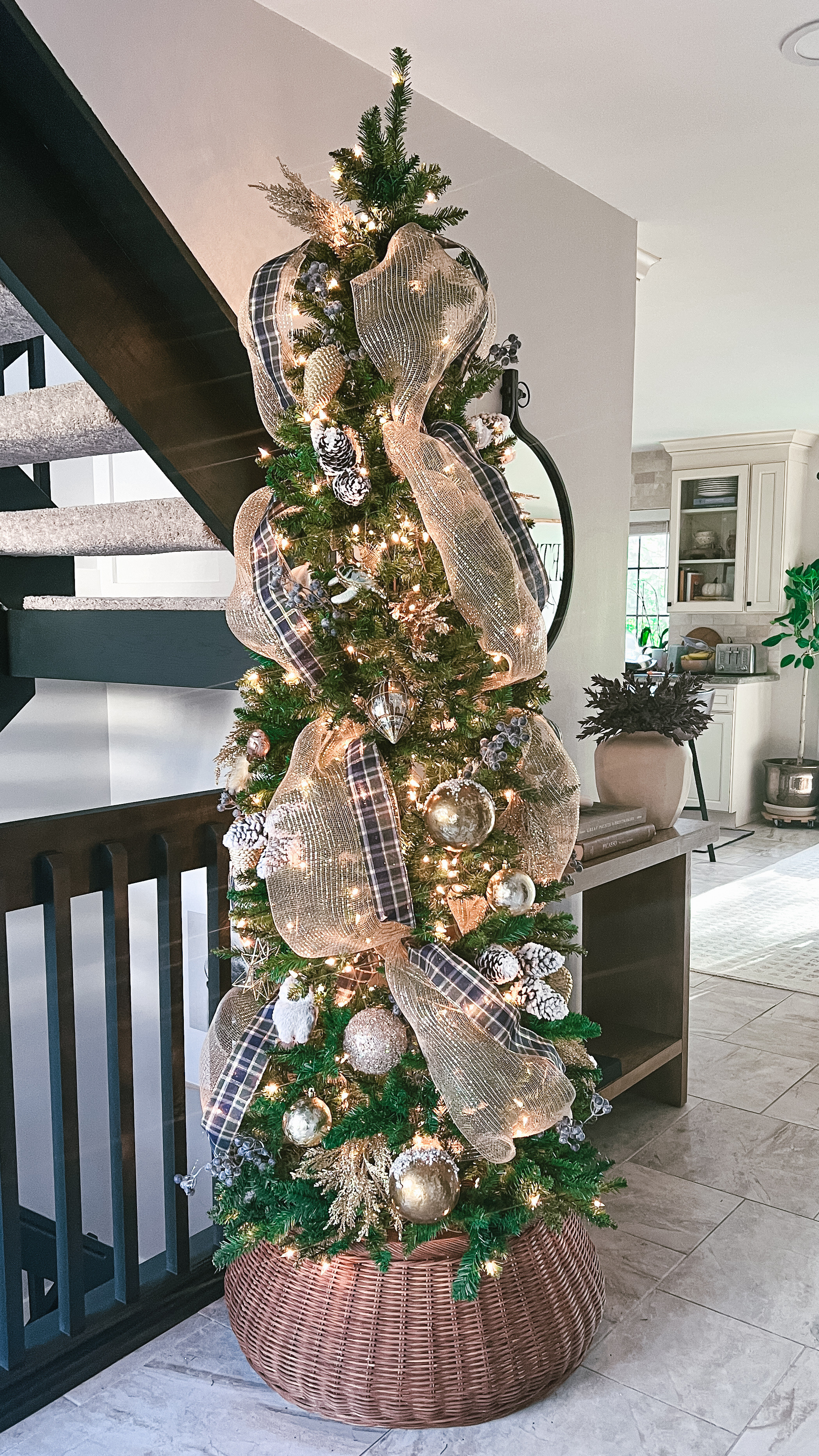 Decking the foyer with festive cheer!🎄❤️

#LTKSeasonal #LTKHoliday #LTKHome