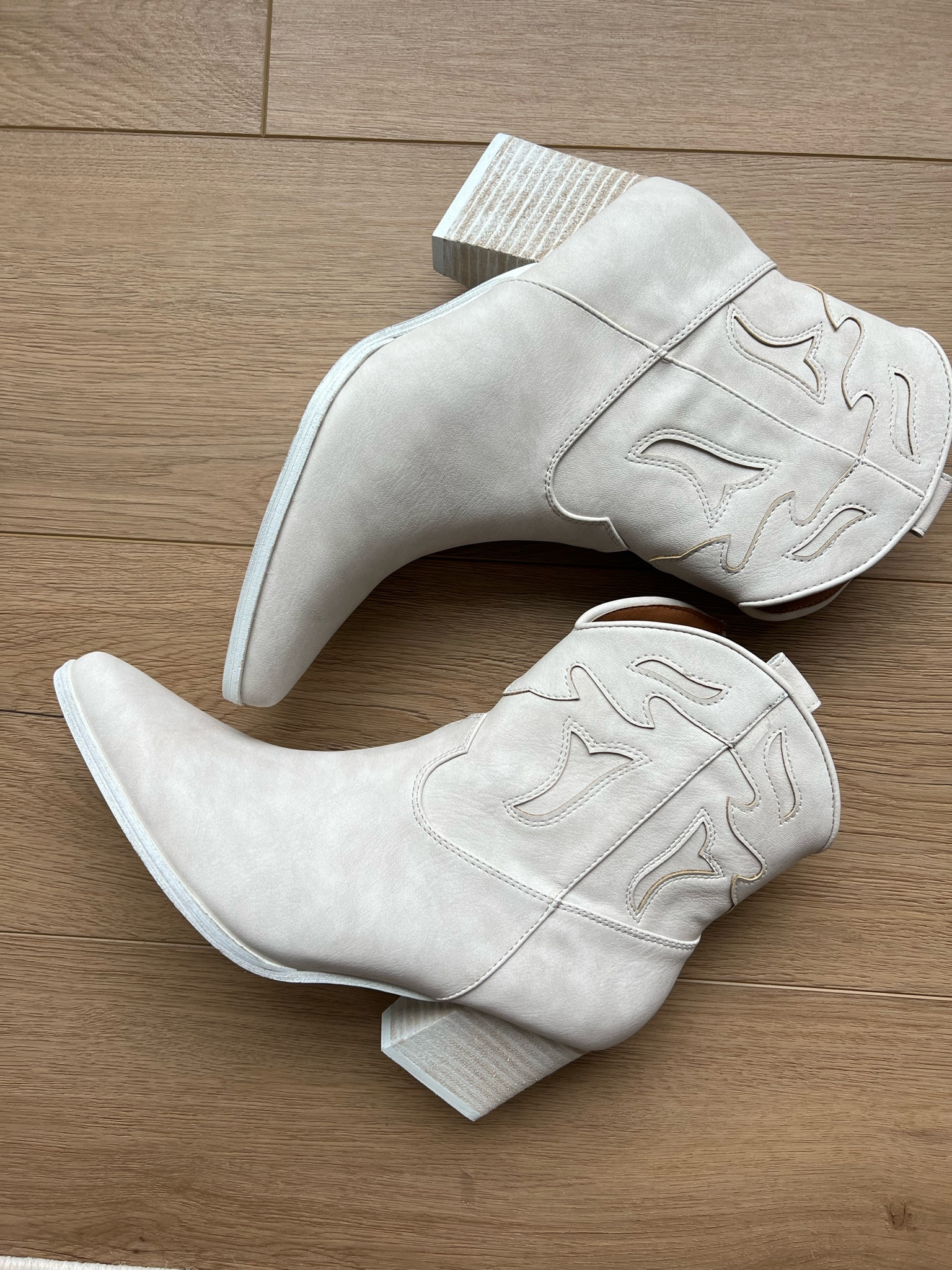 White boots run TTS 
 Code SARAH15

#LTKFind #LTKU #LTKshoecrush