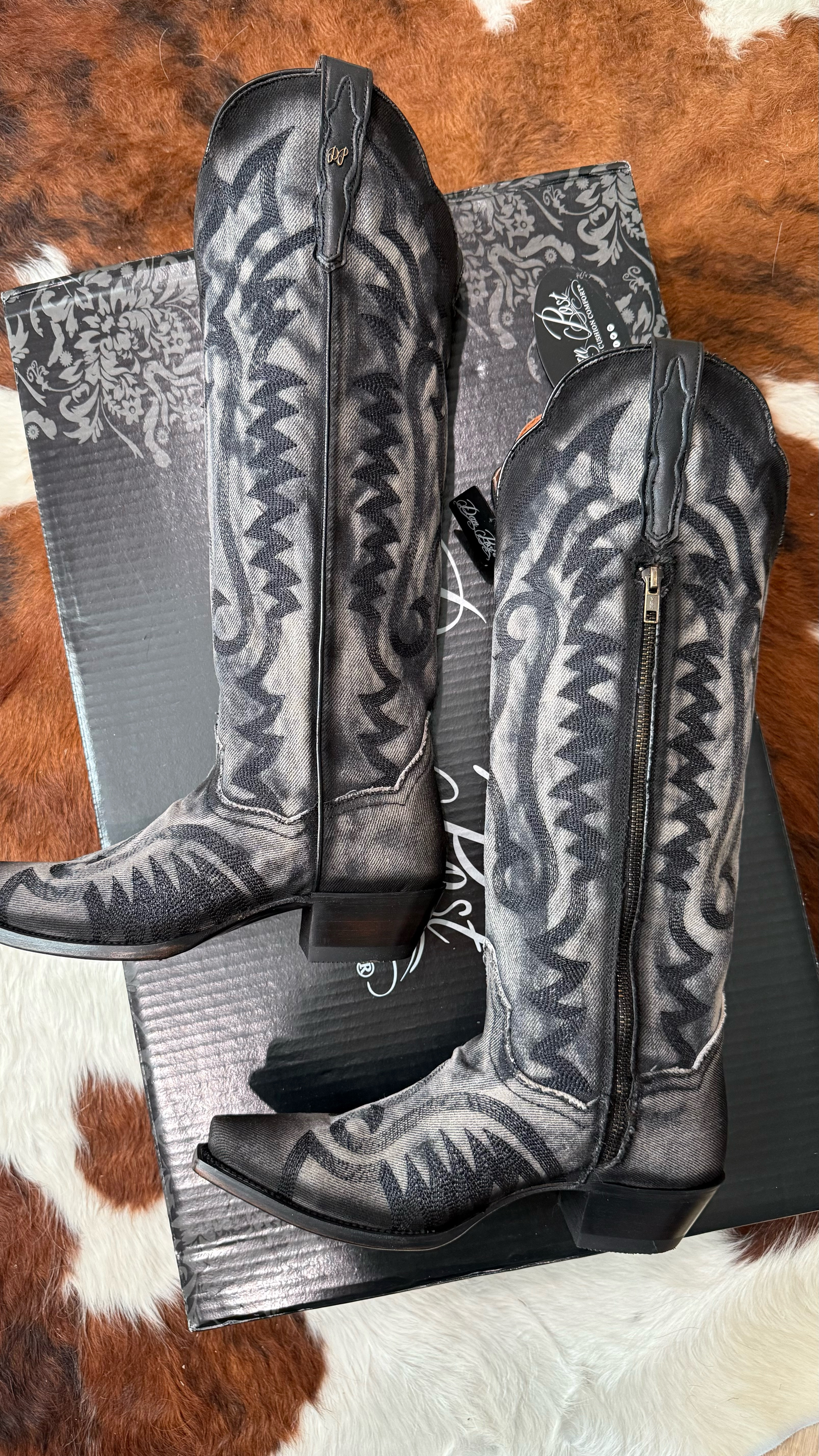 dan post boots unboxing! 

#LTKShoeCrush #LTKGiftGuide #LTKSeasonal