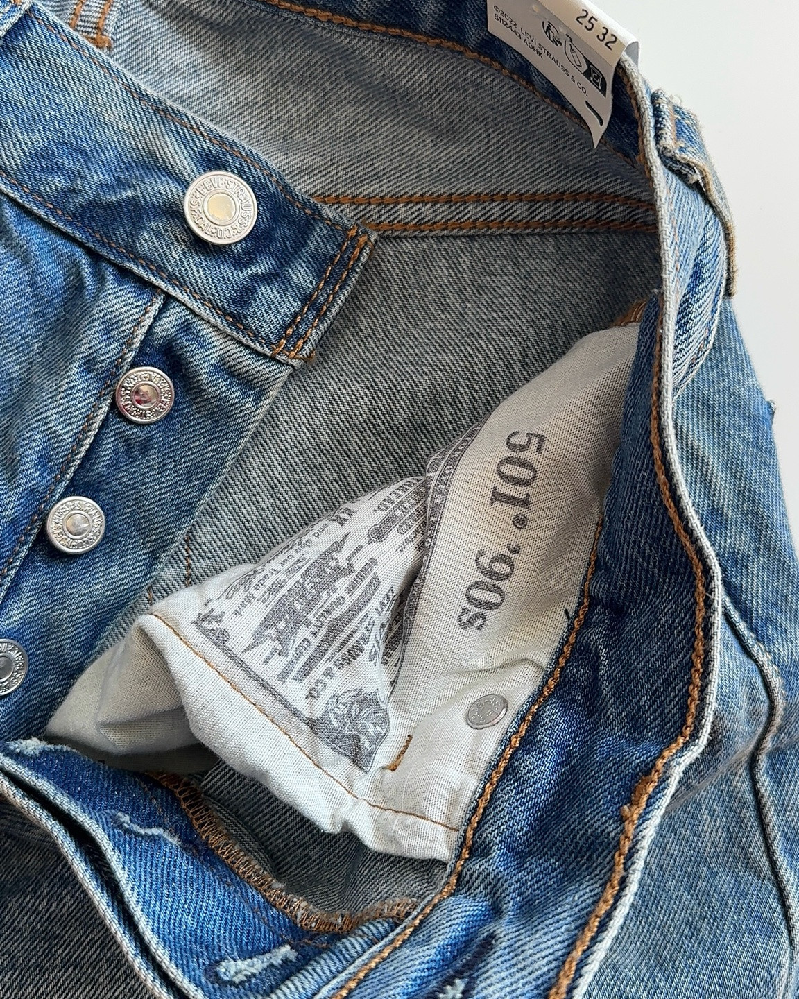 my favourite pair of levi’s jeans 🐊