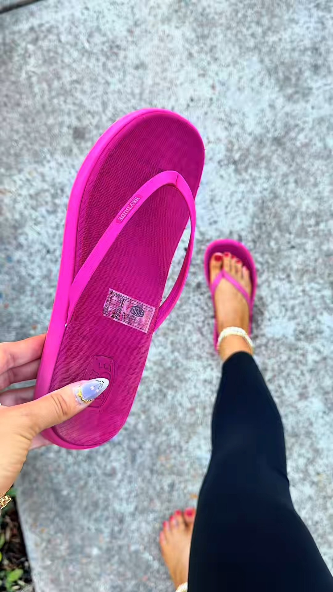 Hey Dude Maui Breeze flip flops on repeat 🩷🙌🏻 #heydude #heydudeflipflops #heydudeshoes #womenssandals #heydudesummer #ad @HeyDude  

 #LTKHome #LTKSwim #LTKTravel