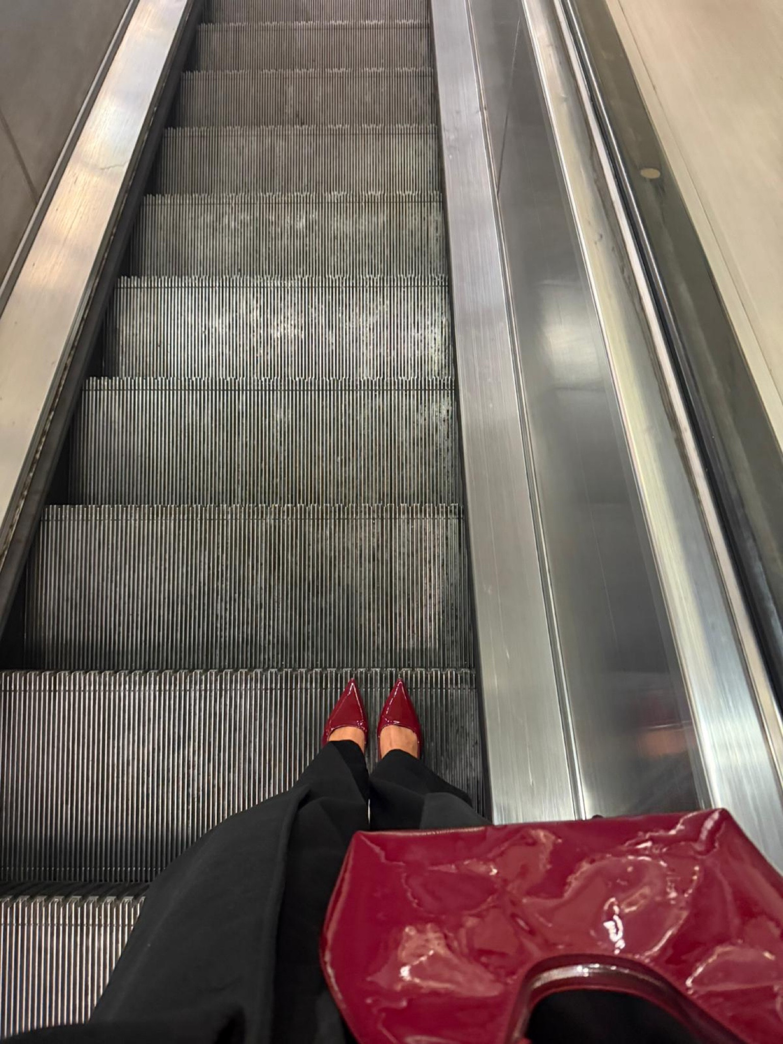 Autumn outfit, casual style, Peppeemayo, oversized trench coat, jeans in black, heels, burgundy heels, red heels, shoulder bag

#LTKeurope #LTKautumn #LTKuk