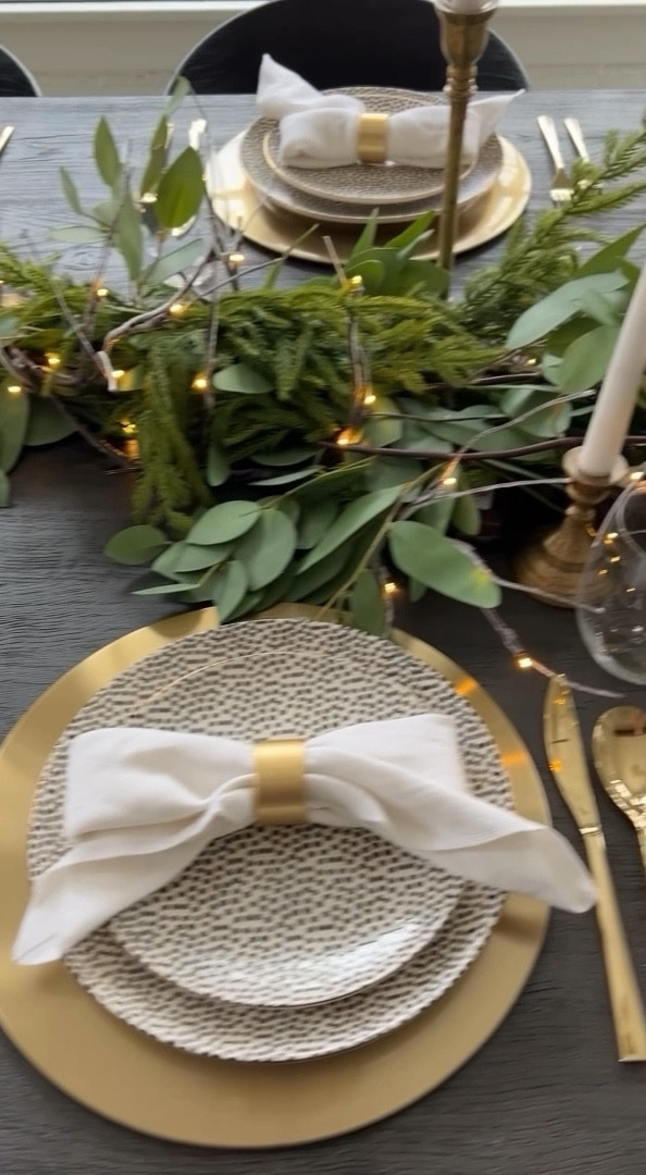 Beautiful Christmas holiday tablescape


Home, Walmart finds, Amazon 

#LTKhome #LTKstyletip #LTKHoliday