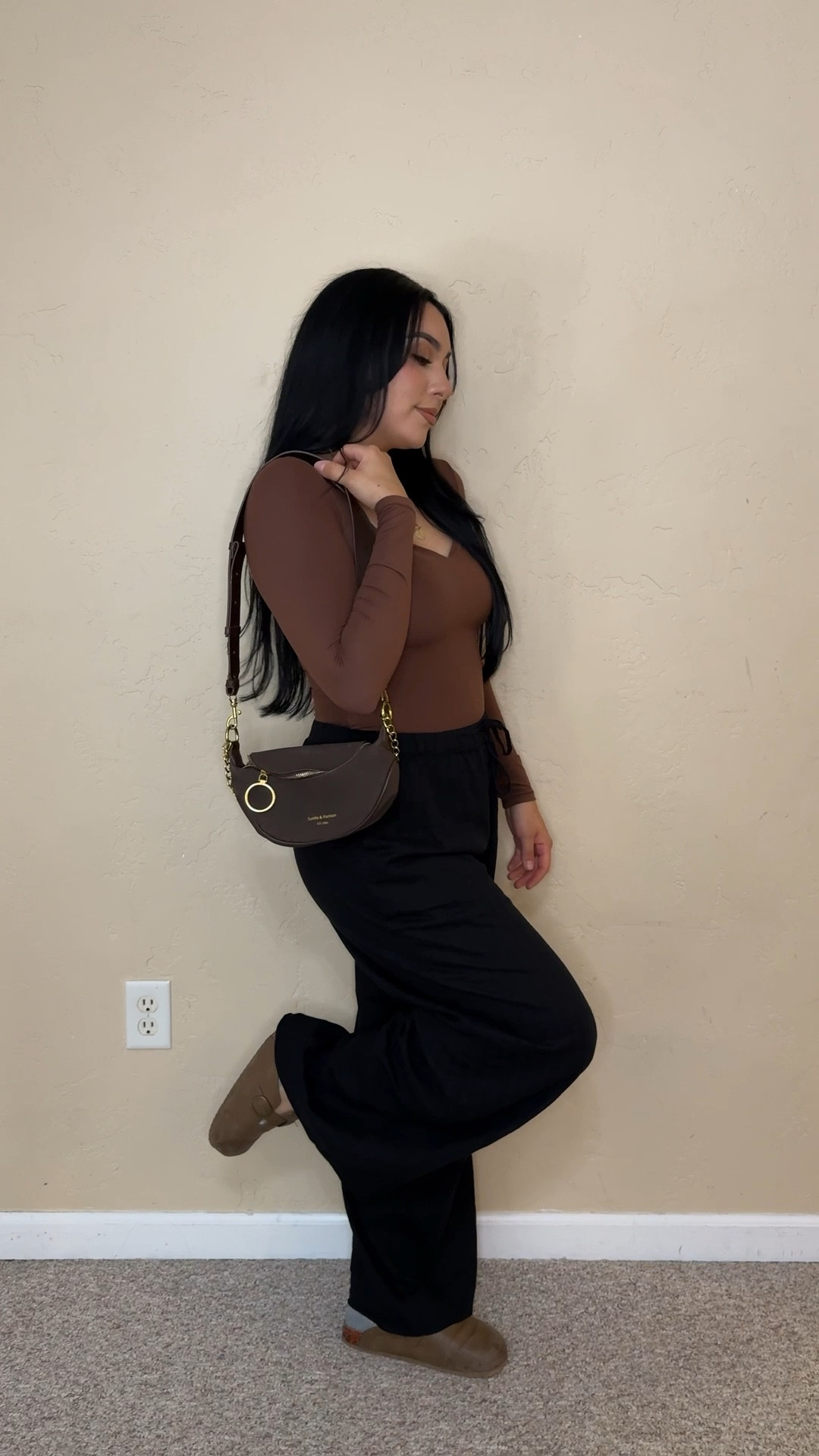 Cute & comfy outfit. Perfect for this transitional fall weather. PUMIEY tops are my fave! I have so many styles in different colors. The material feels like butter & is super stretchy & not see through! Pants are comfy, great quality. I couldn’t find the exact clogs, purses & jewelry but I linked some similar options 🥰
Fall Fashion, Fall Outfit, Clogs, Linen Pants

#LTKU #LTKStyleTip #LTKFindsUnder100