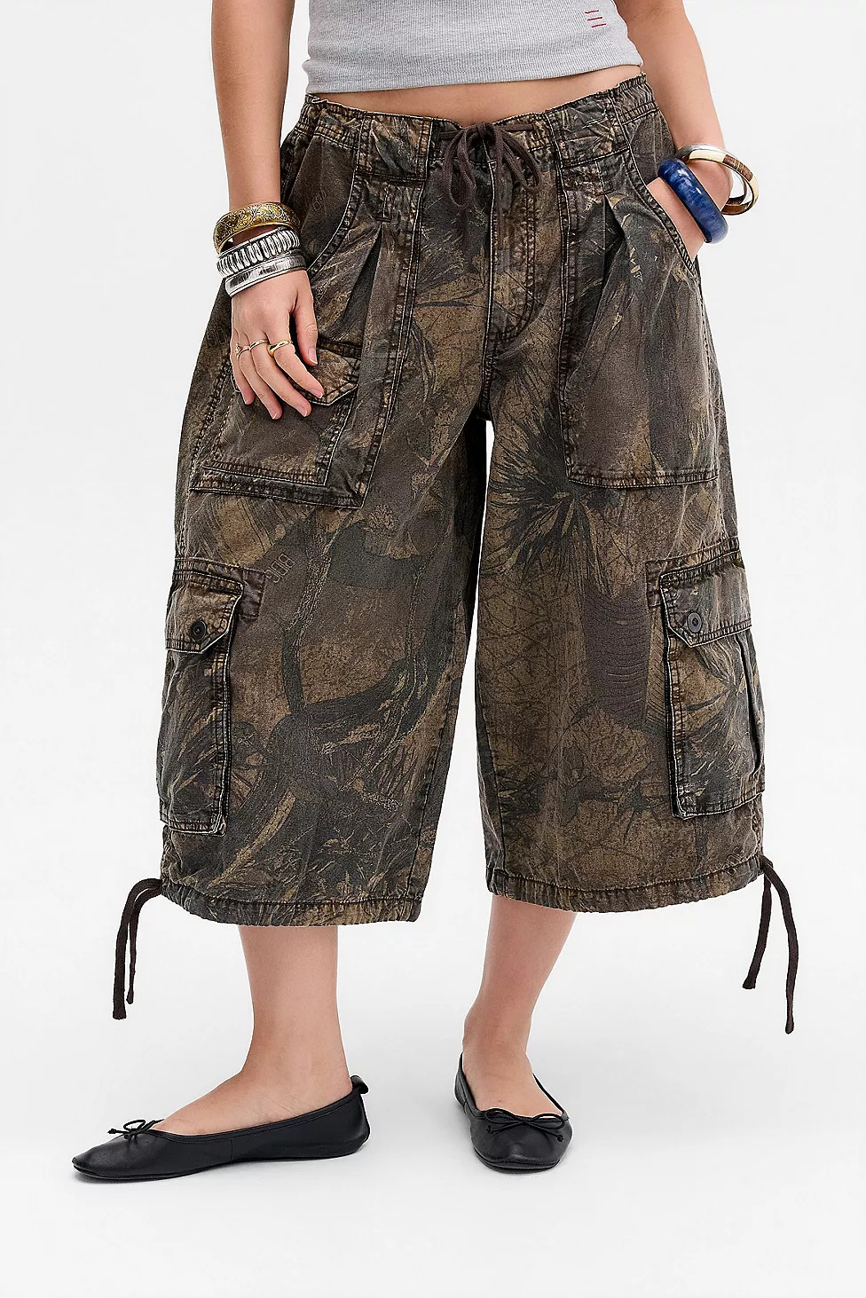 BDG Diego Crop Cargo Trousers | Urban Outfitters UK