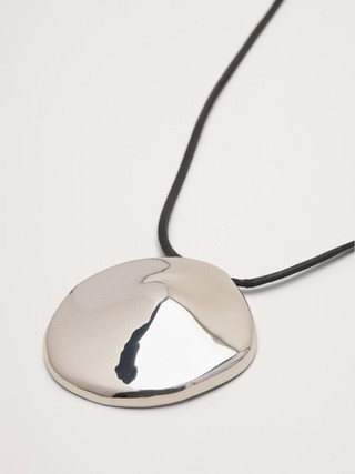 O-Ring Sculpted Medallion Necklace | Banana Republic (US)