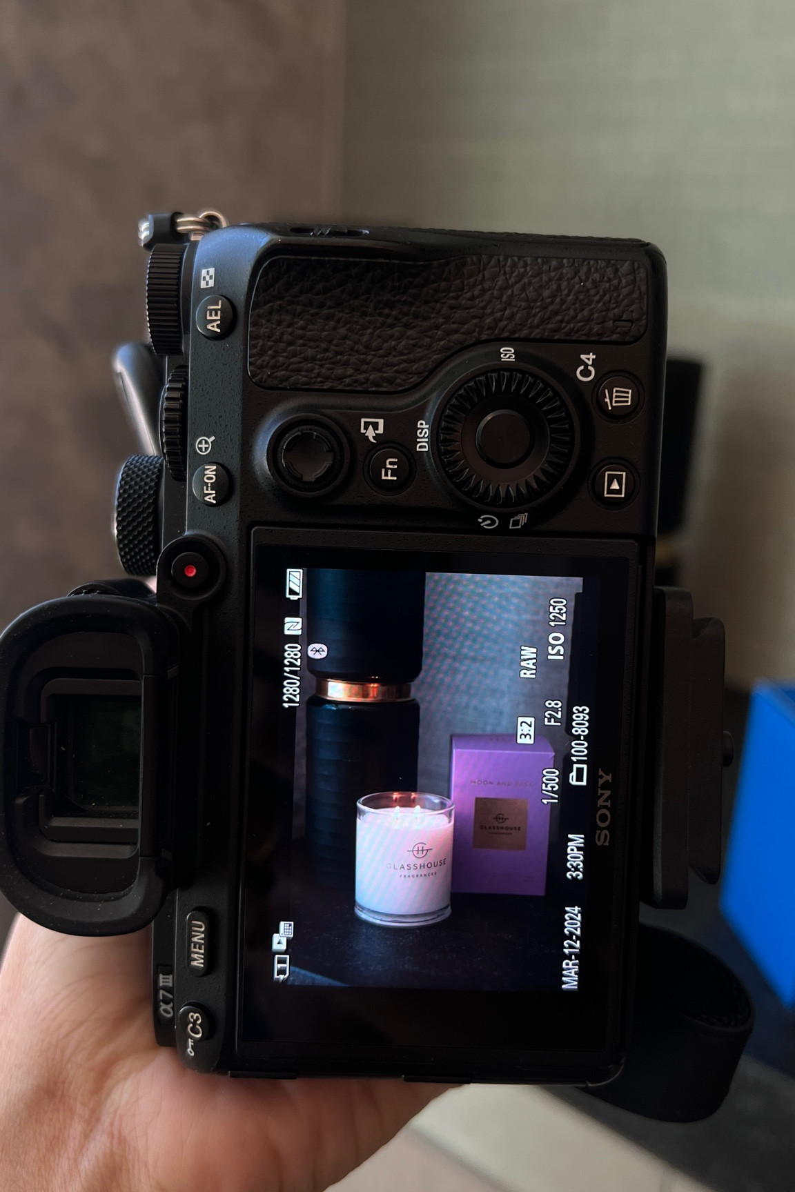 The Camera that I use and the accessories. 

#LTKVideo #LTKfindsunder100 #LTKGiftGuide