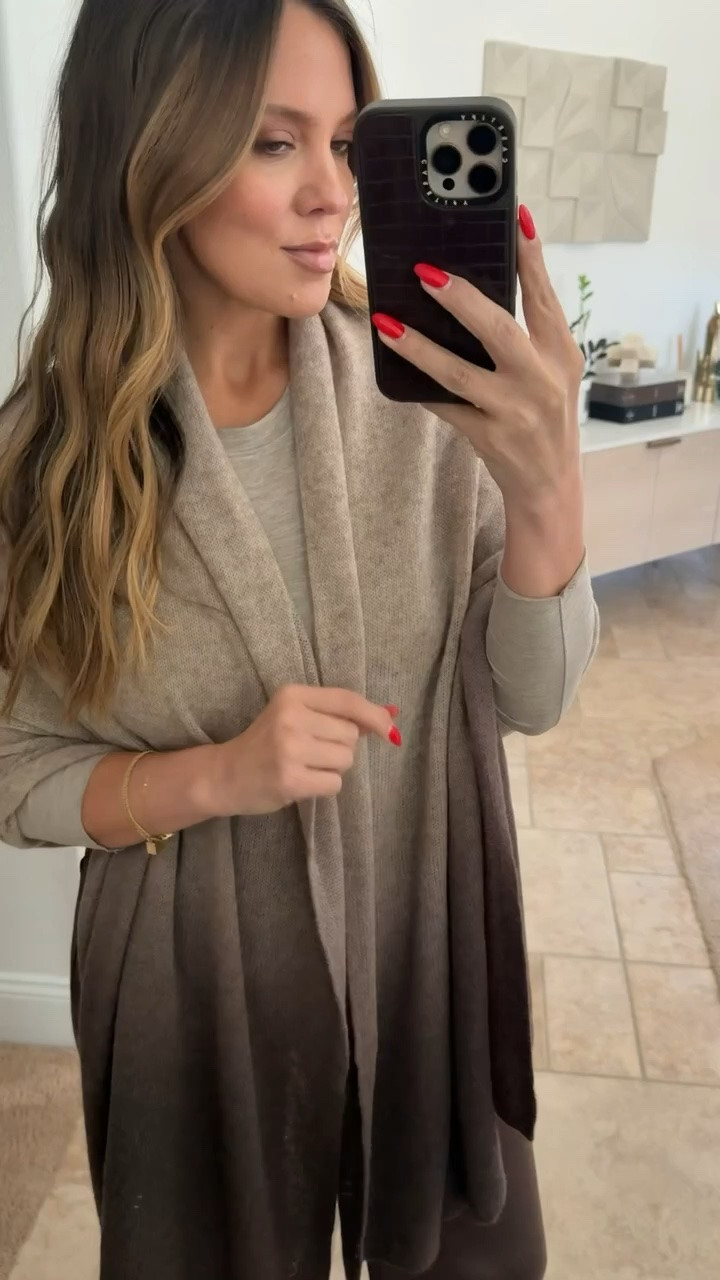 This wrap is a #1 for me!

Wrap: one size
Long sleeve size: medium
Pant size: 28 

Nordstrom anniversary sale picks

#LTKootd #LTKSaleAlert
