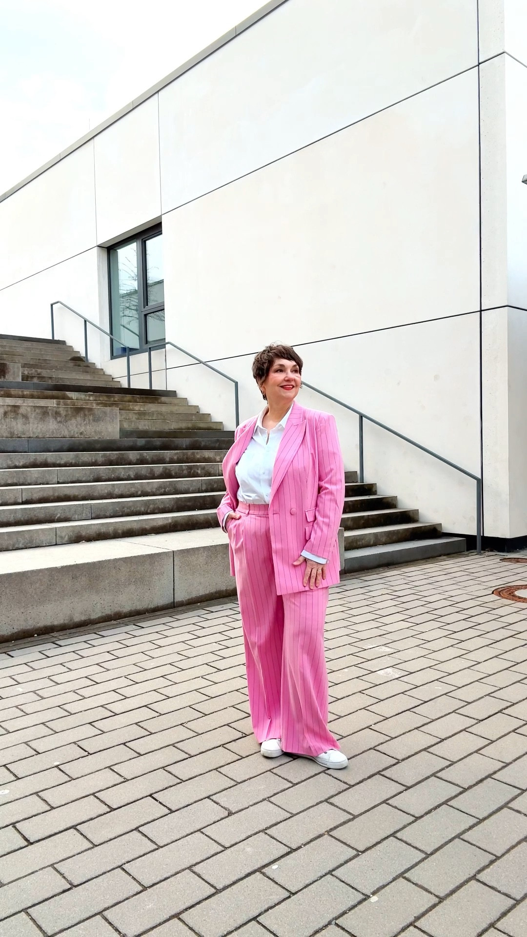 Mein absolutes Lieblingsteil für dieses Frühjahr: der pinke Nadelstreifenanzug!

#LTKSeasonal #LTKMidsize #LTKOver40