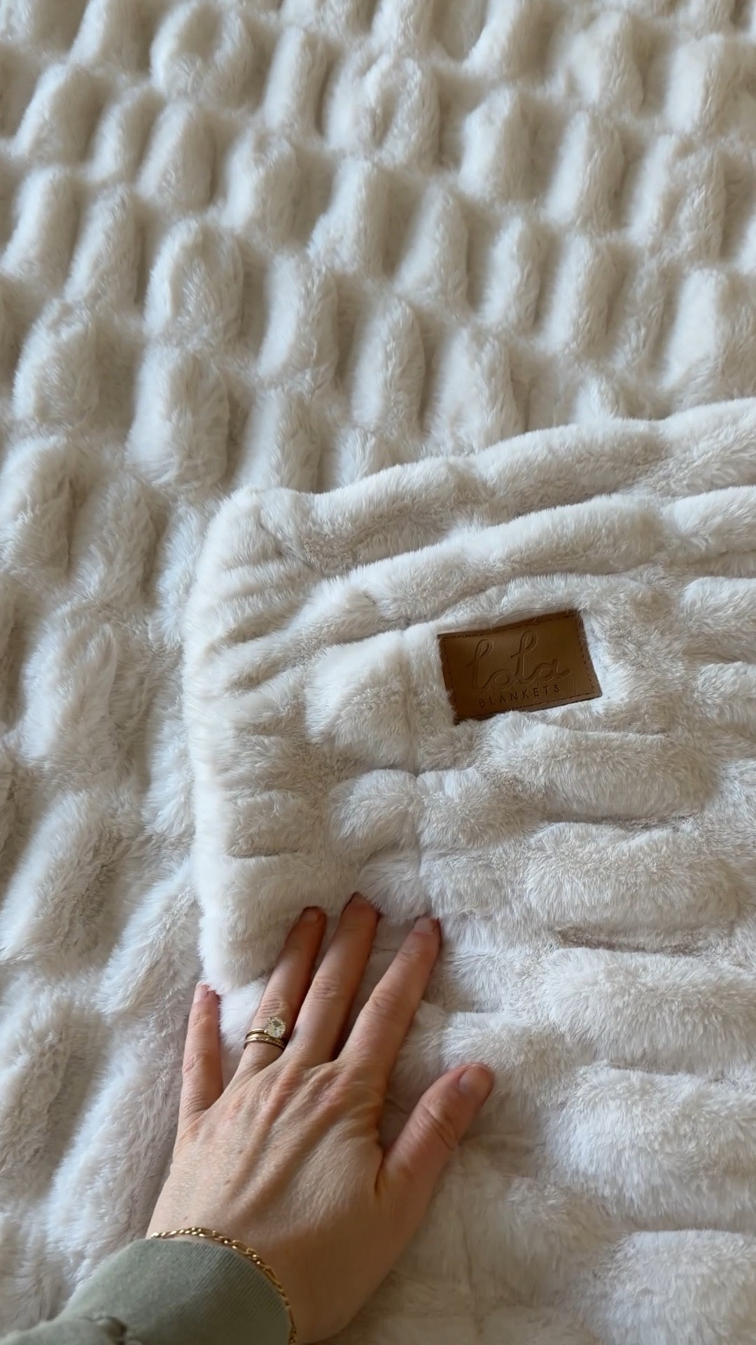 Lola warehouse sale 45% off 

#LTKHome #LTKSaleAlert #LTKValentine