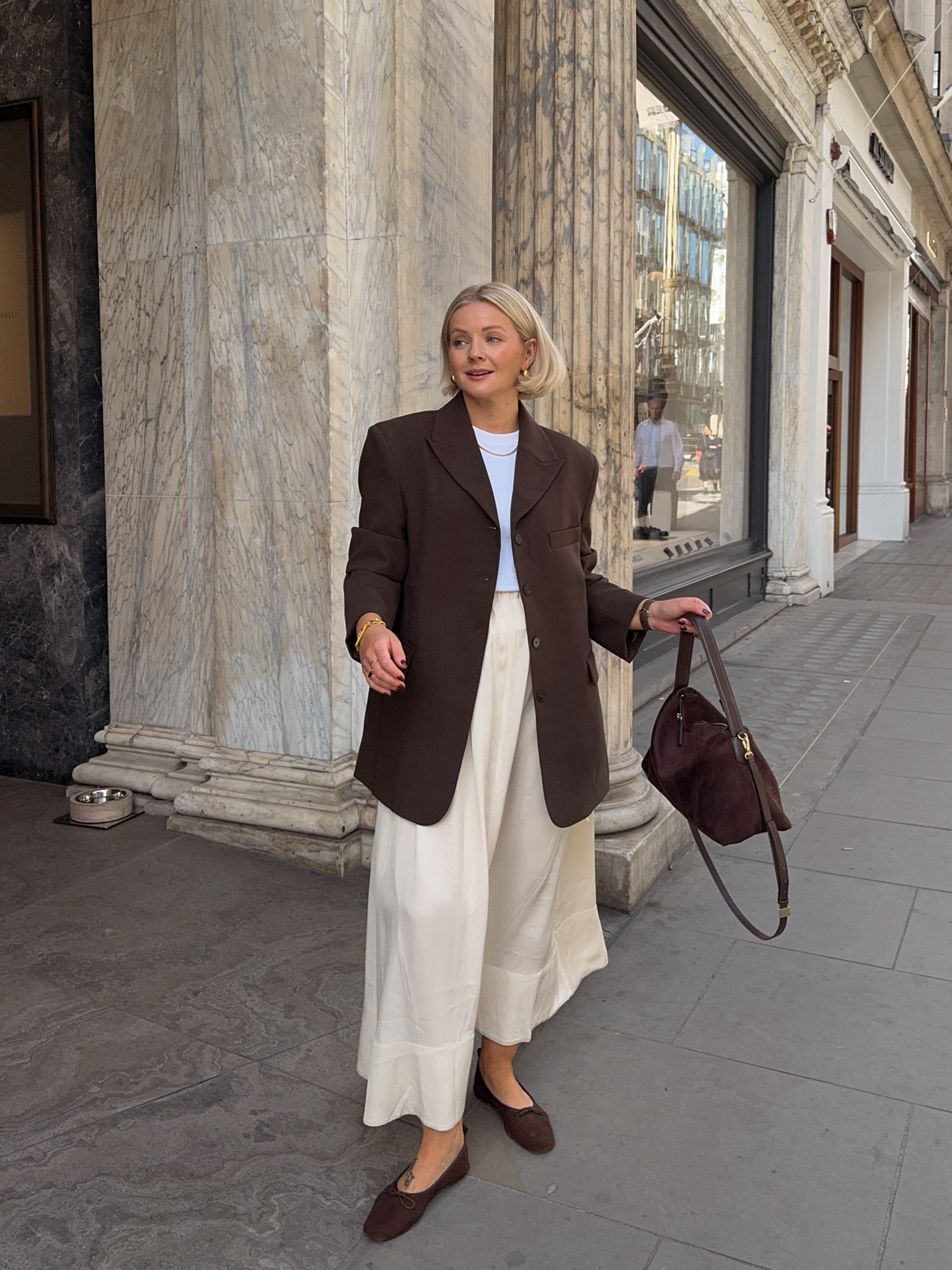 Autumn outfit with a cream maxi skirt, brown blazer and white tee  