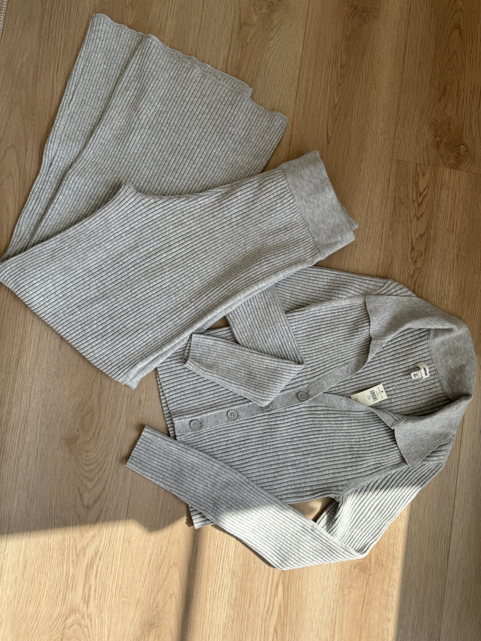 Aerie set! 

Did a medium in both top and bottom I would say go with your true size in bottoms, they are a little short tho 

#LTKHolidaySale #LTKstyletip #LTKfindsunder50