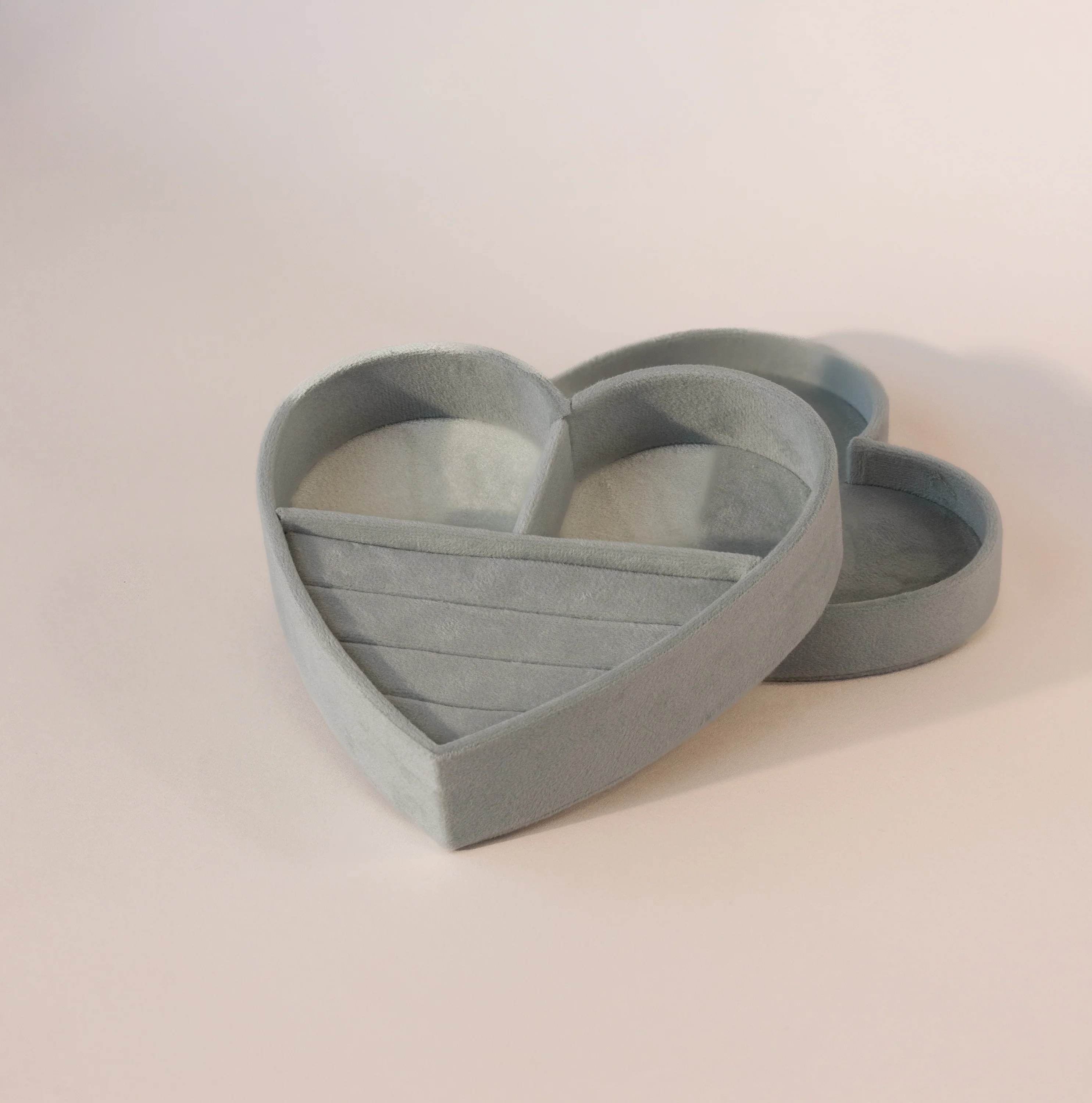 Blue Large Heart Velvet Jewelry Box Case | Caitlyn Minimalist | Caitlyn Minimalist