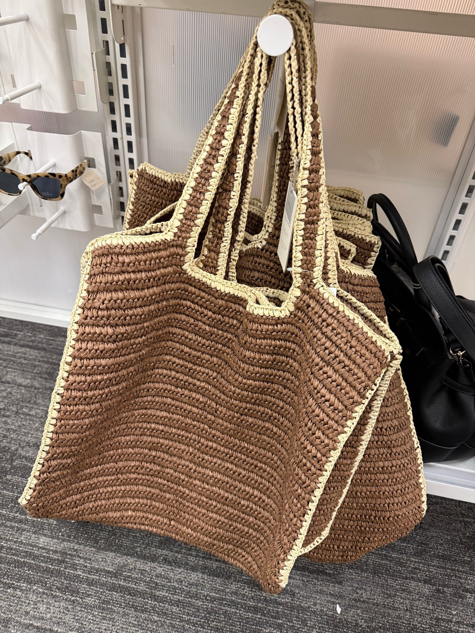 Love this tote bag package and looks luxe