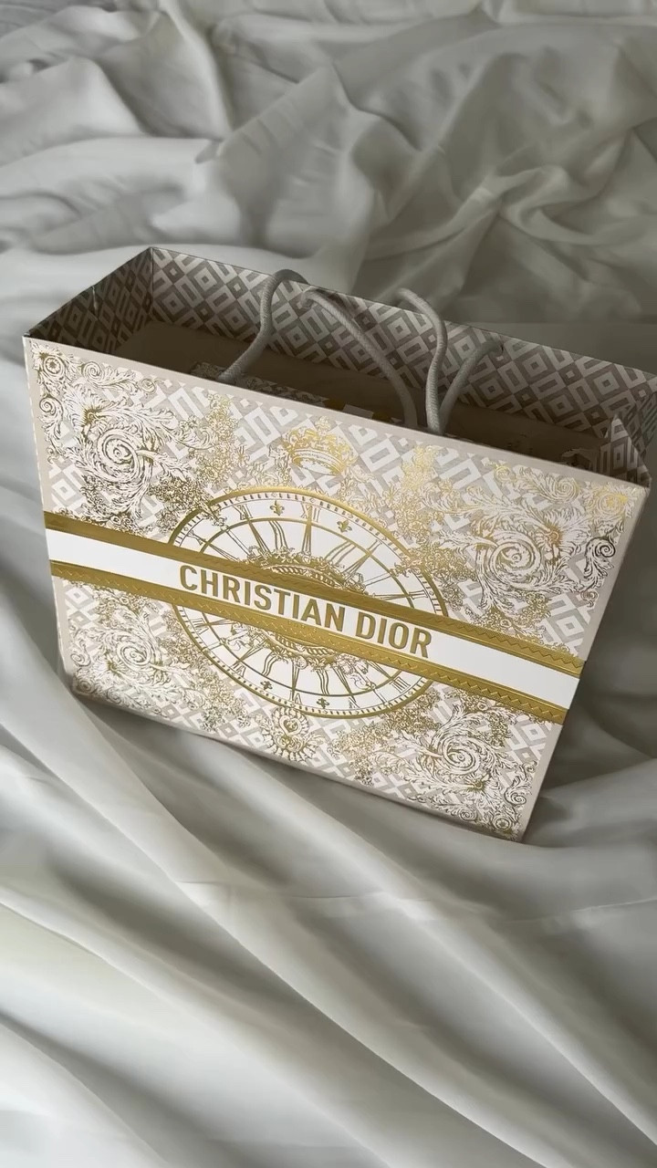 If you adore her, Dior her… shop my go-to perfume for the holidays exclusively at dior.com 🤍✨ #ad #missdior #DiorBeauty #GiftTheDiorDream