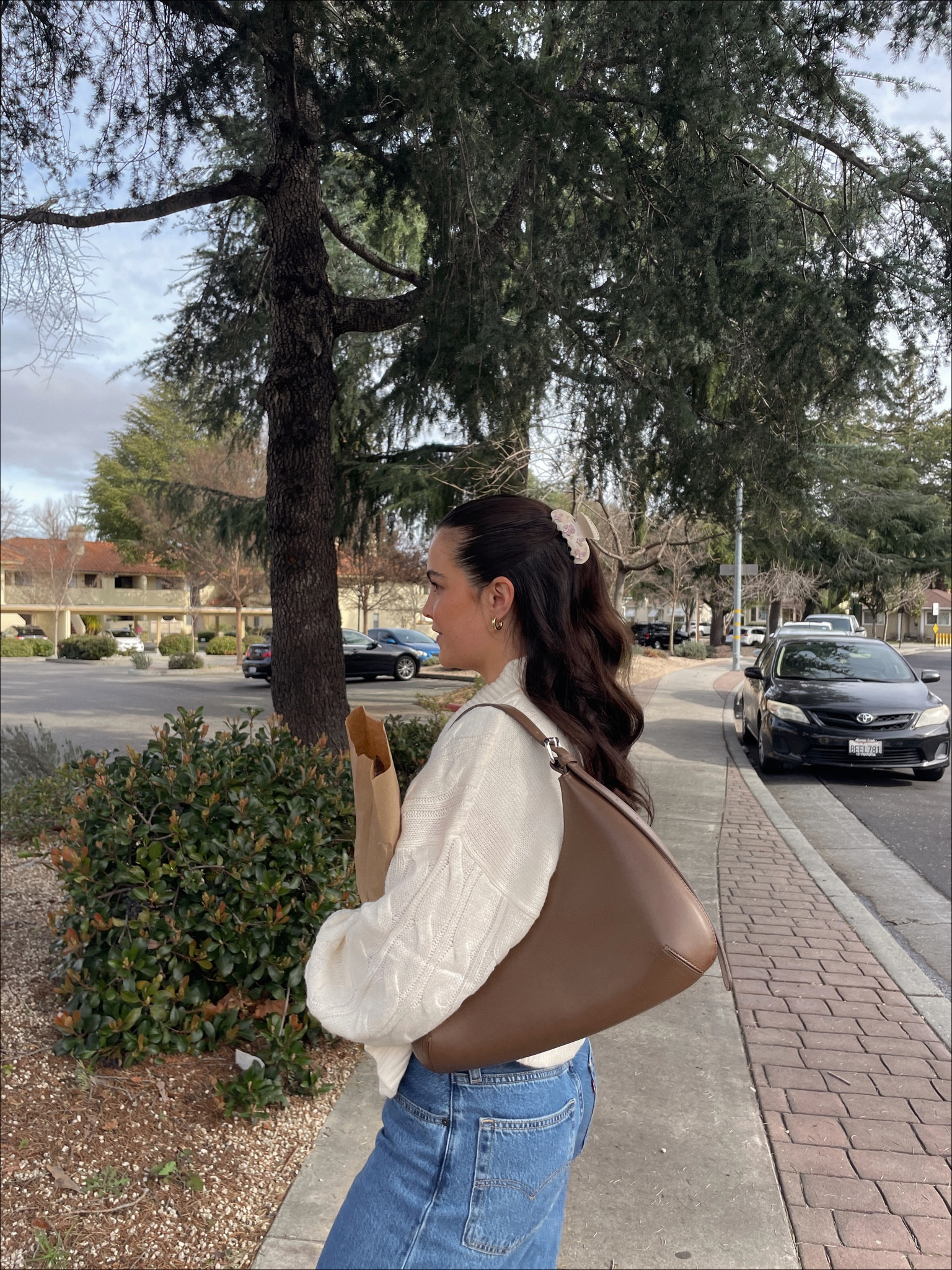 Bag: oak and fort 
Hair clip: emijay 
Sweater: H&M 
.
.
.
.
.
.
.
.
Outfit inspo, Pinterest inspo, Pinterest aesthetic, minimal style, neutral outfit, effortless chic, Scandinavian style, casual style, girly style, fashion inspo, spring outfit inspo, content inspo, spring outfit inspo