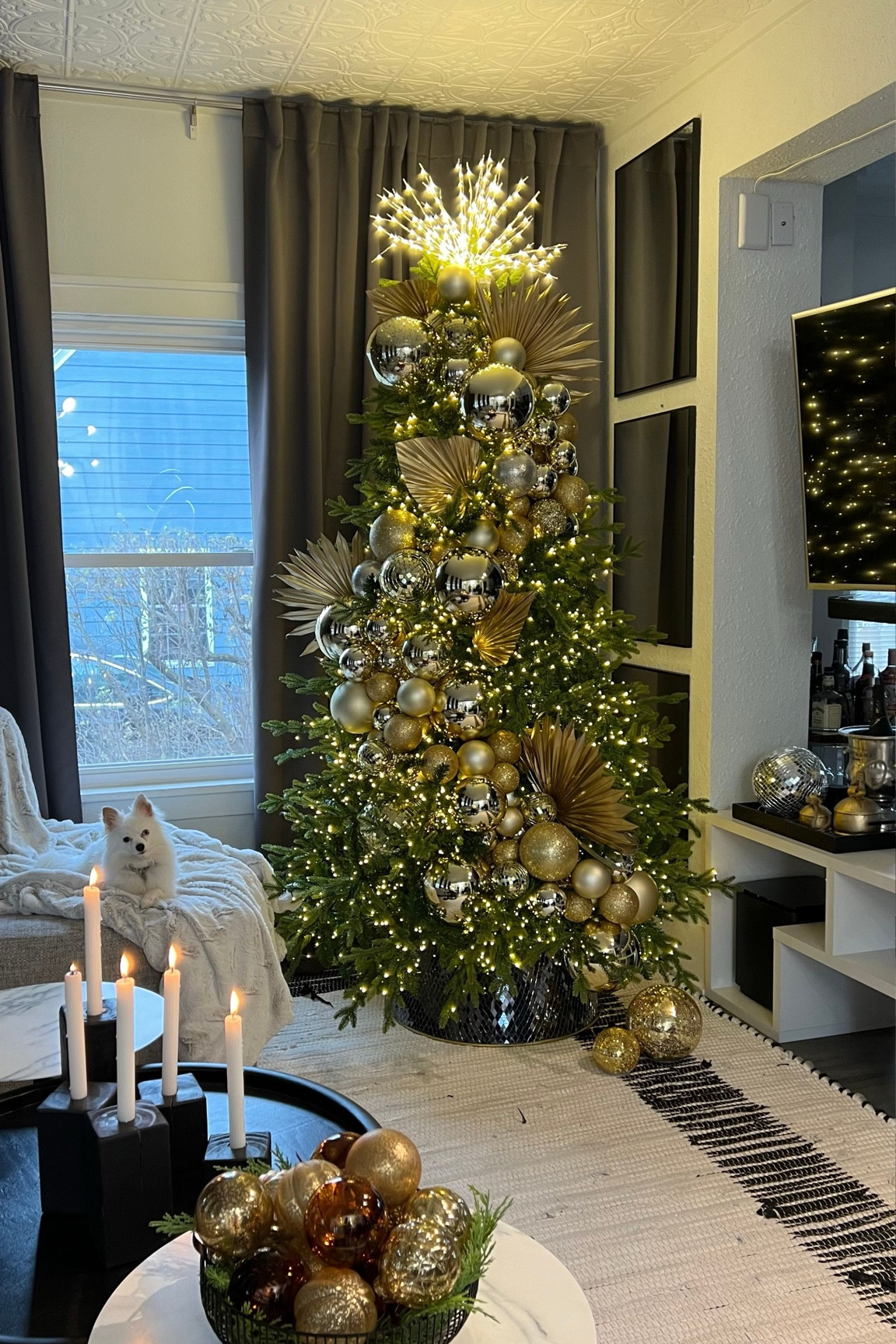 🎀✨ You’ve seen how I made my giant red bow for this year’s Christmas tree, but let’s rewind to last year’s gold wonderland masterpiece!

#ChristmasTreeDecor #HolidayInspo #BigRedBow #GoldChristmas #FestiveDecor #HolidayMagic #SeasonalDecor #ChristmasInspo #TreeDecorGoals #ElegantChristmas