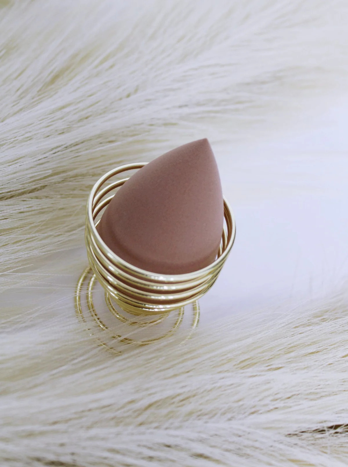 BELLA BEAUTY BLENDER & WHIRLY STAND | raëliv