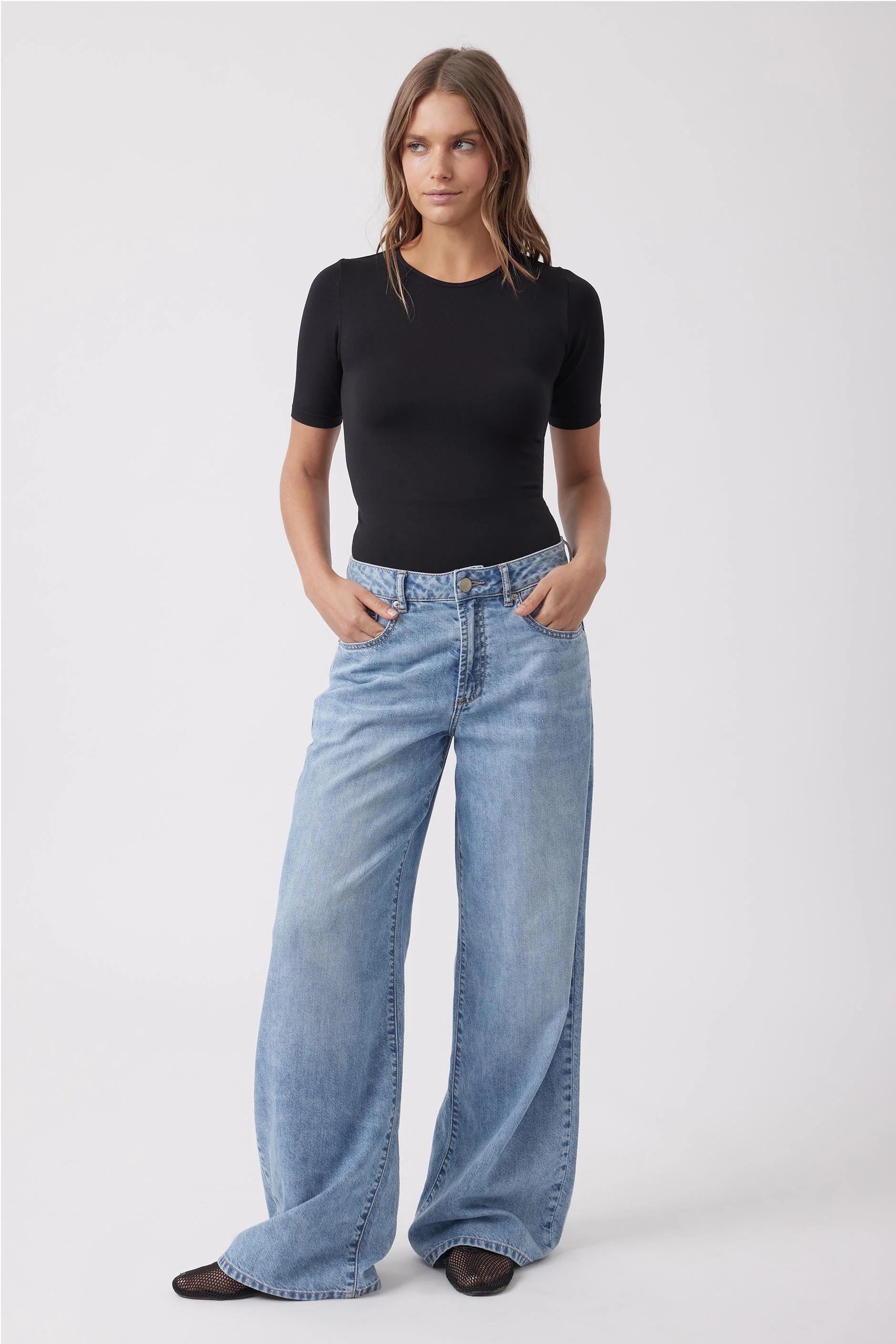 Seamless Fitted Tee - Black | DECJUBA | DECJUBA