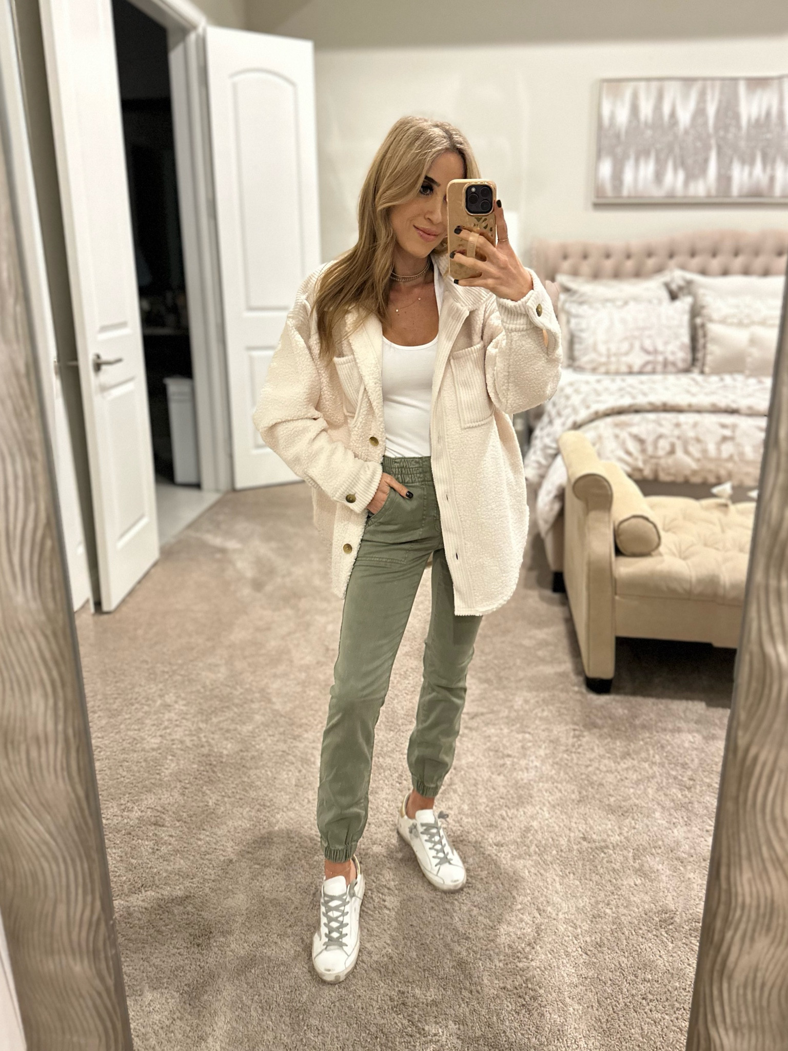 Green jogger pants size 00 short, sherpa shacket size xxs 

#LTKunder100 #LTKunder50 #LTKsalealert