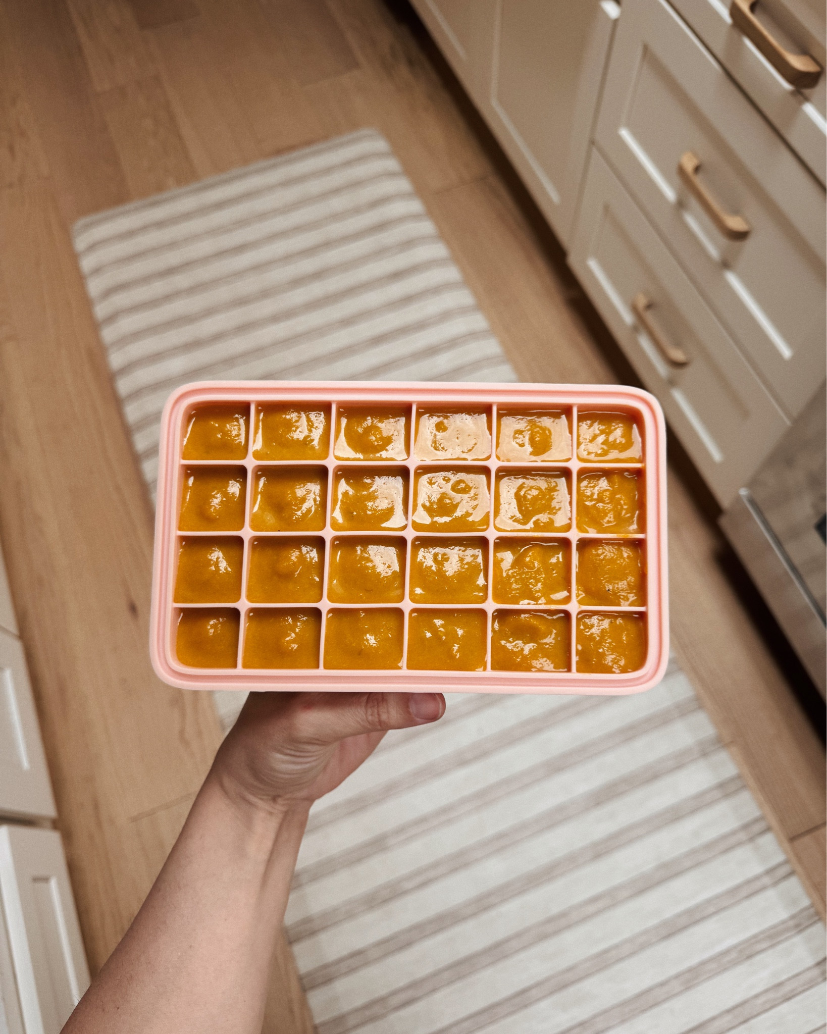 Silicone ice cube tray with lid!!